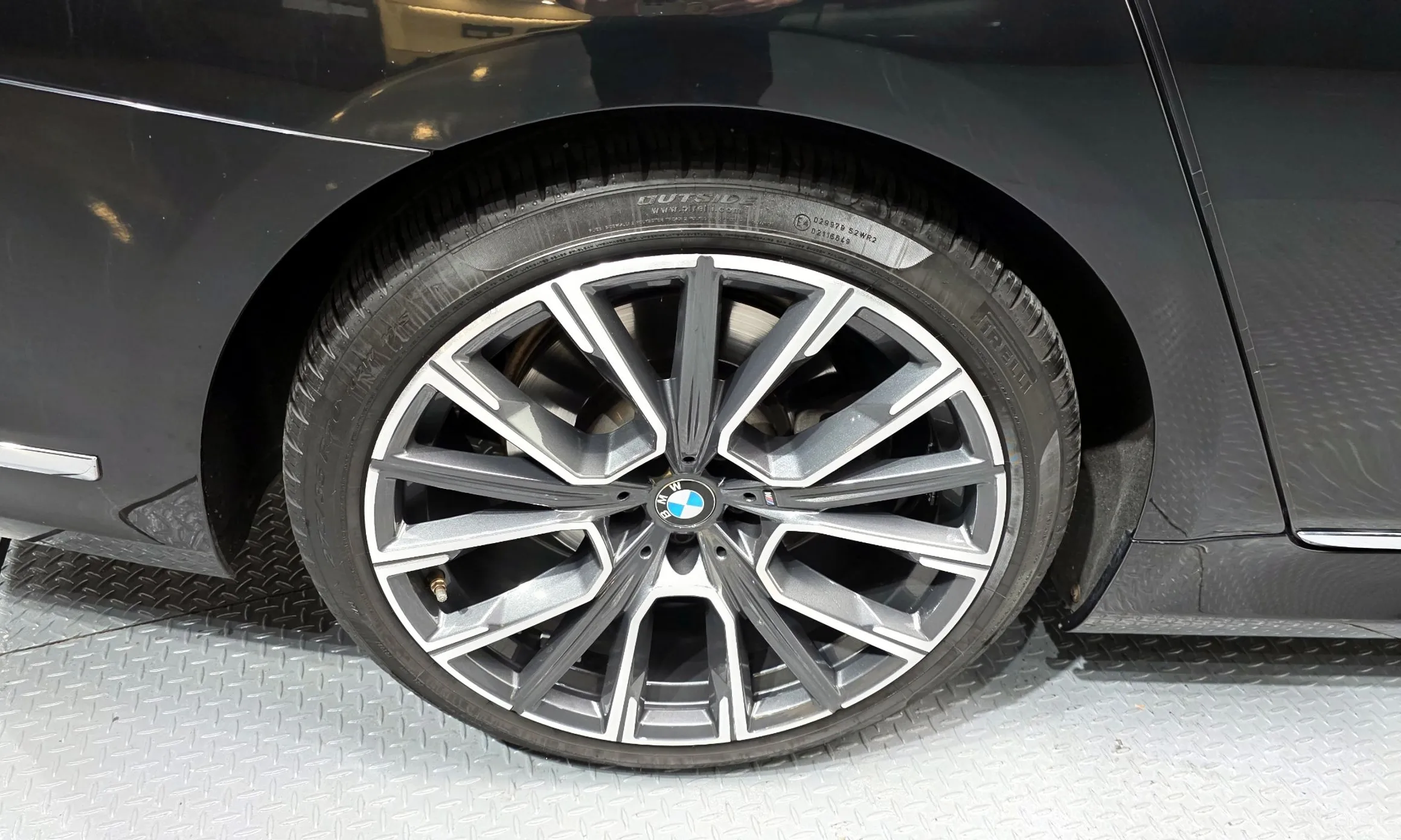BMW 7 Series (G11) превью 5