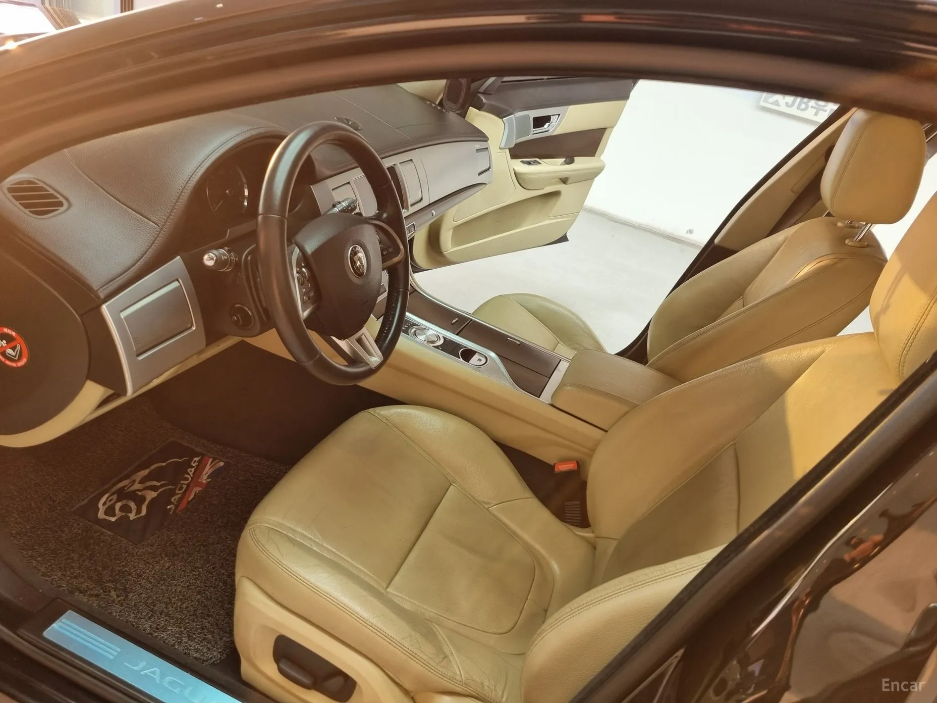 Jaguar New XF превью 10
