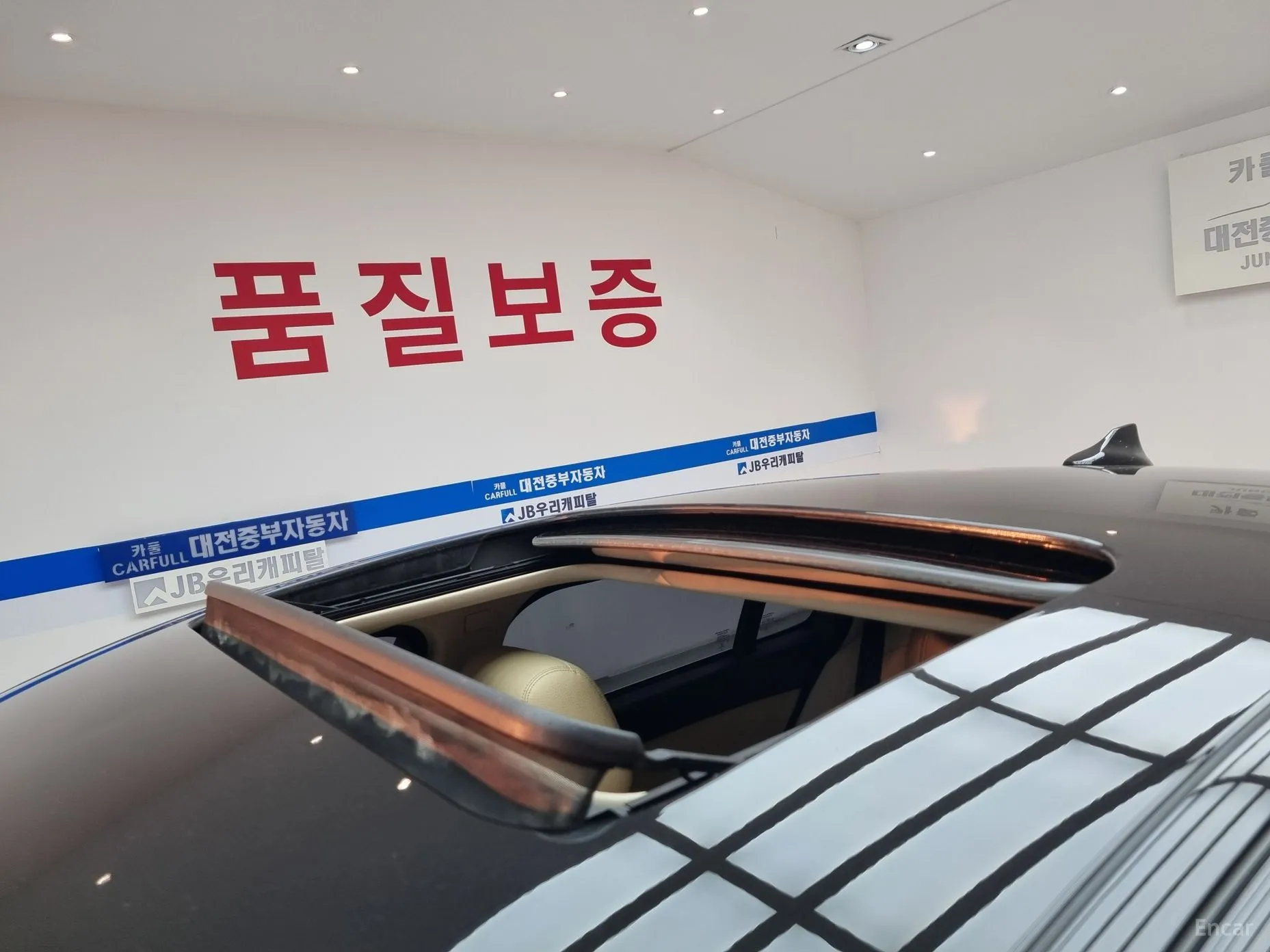 Jaguar New XF превью 15