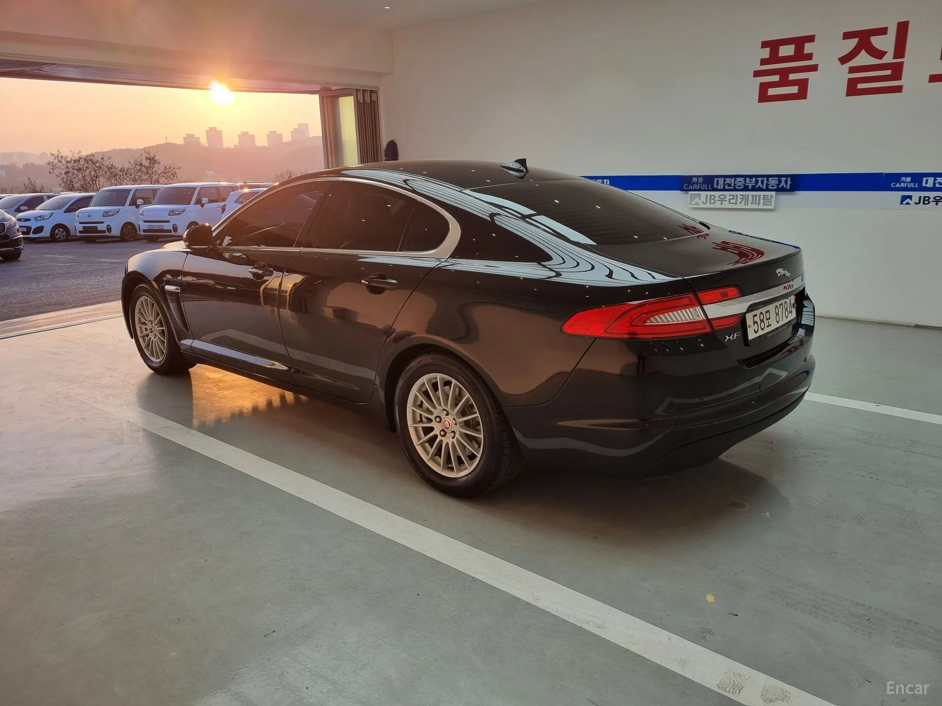 Jaguar New XF превью 17