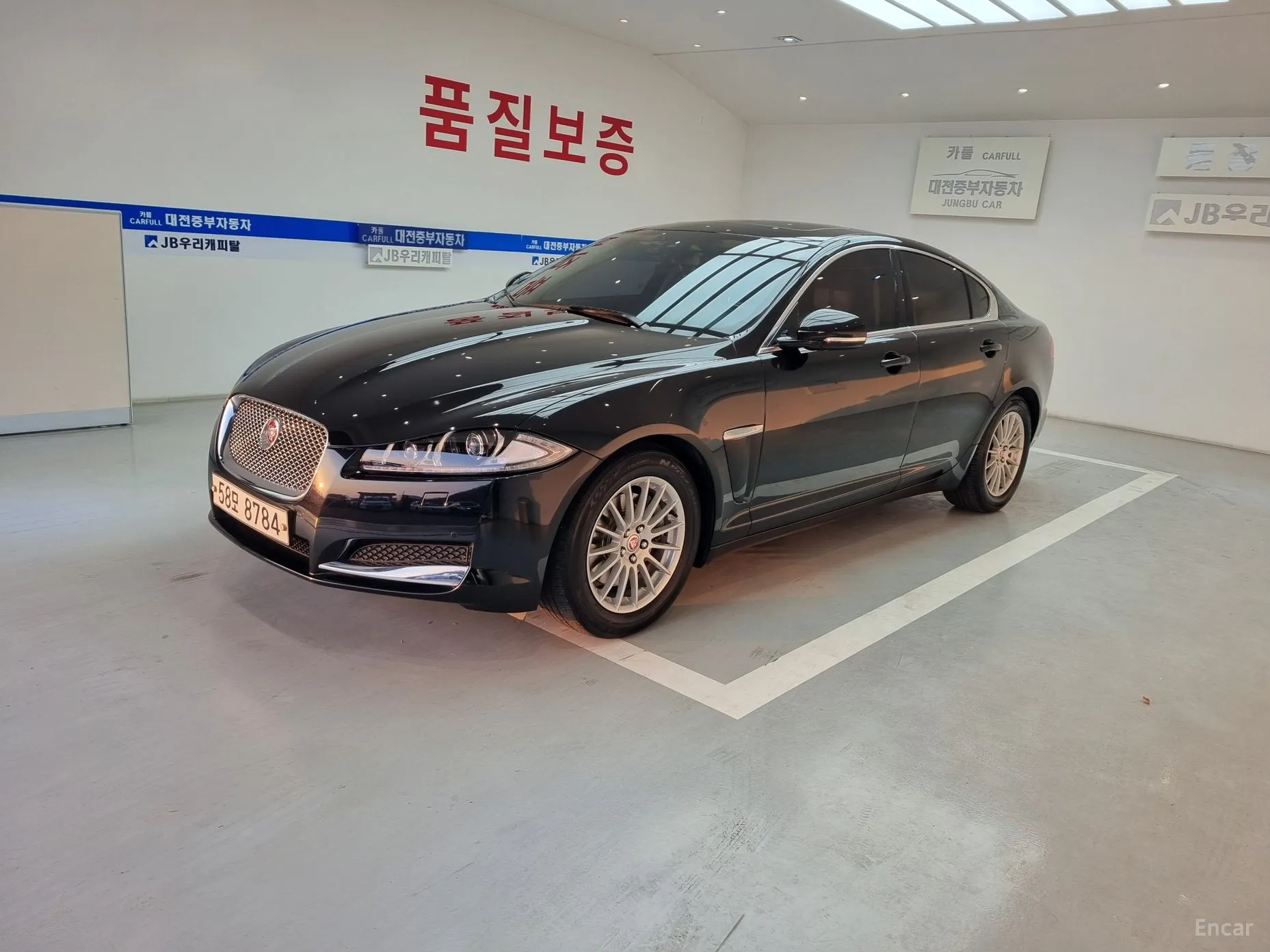 Jaguar New XF превью 3