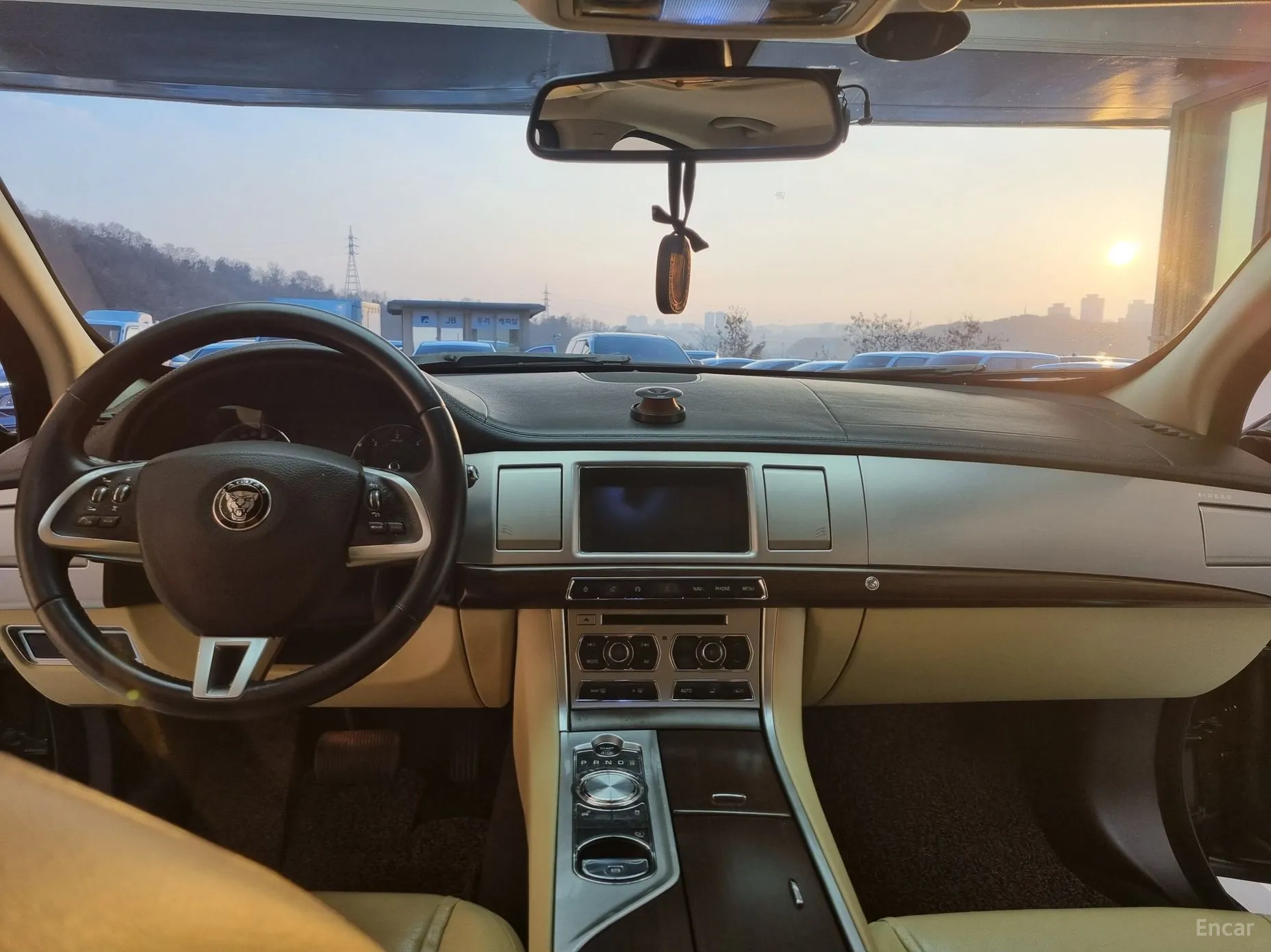 Jaguar New XF превью 7