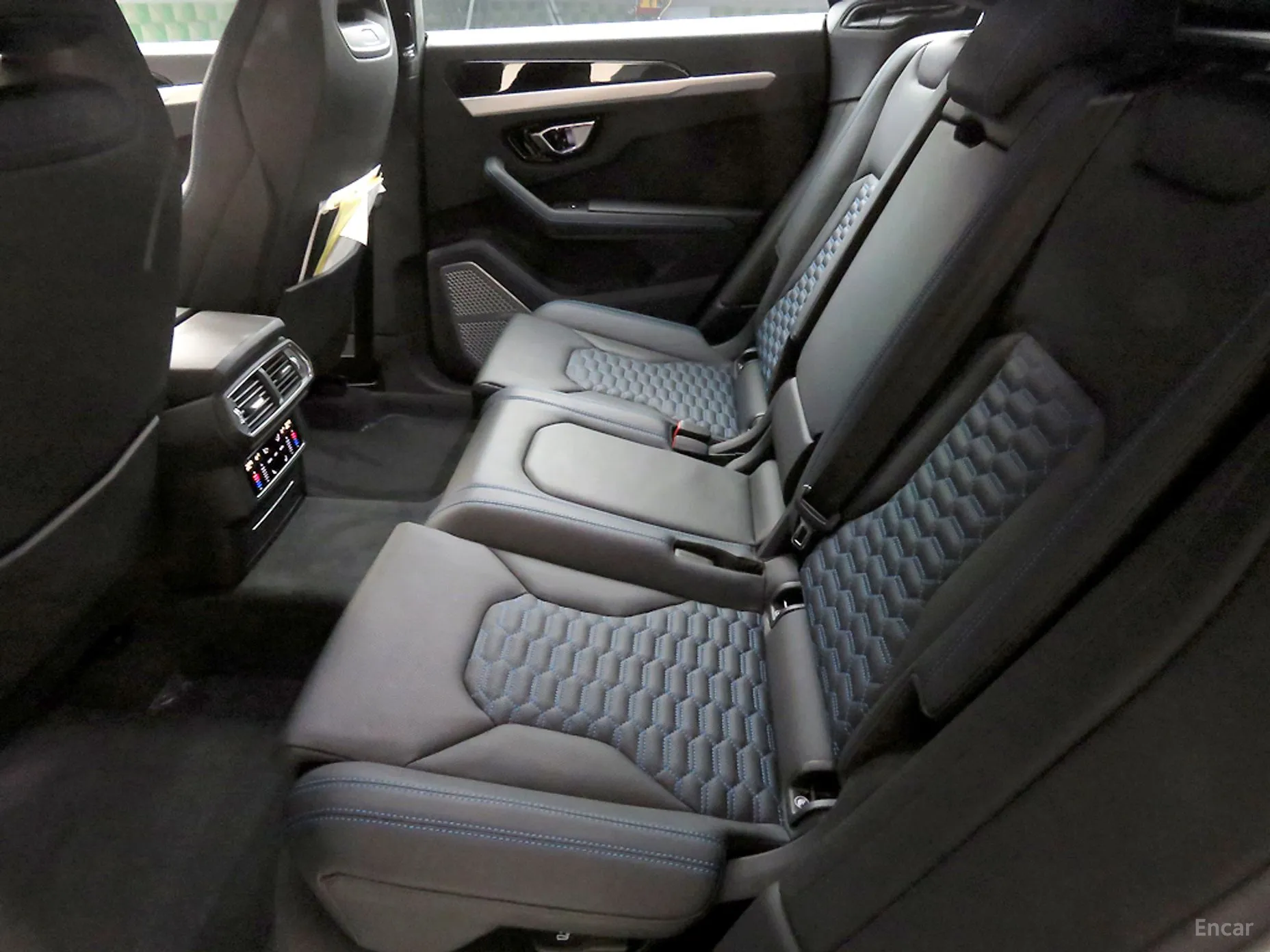 Lamborghini Urus превью 10