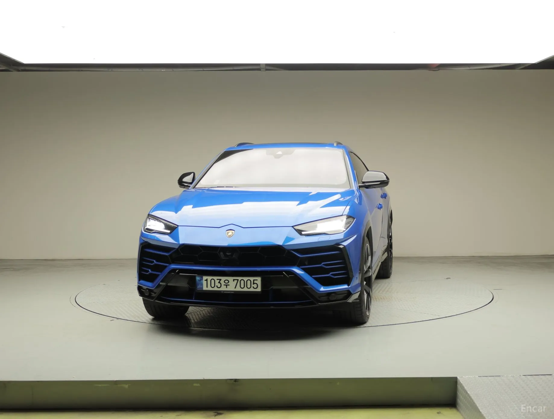 Lamborghini Urus превью 3
