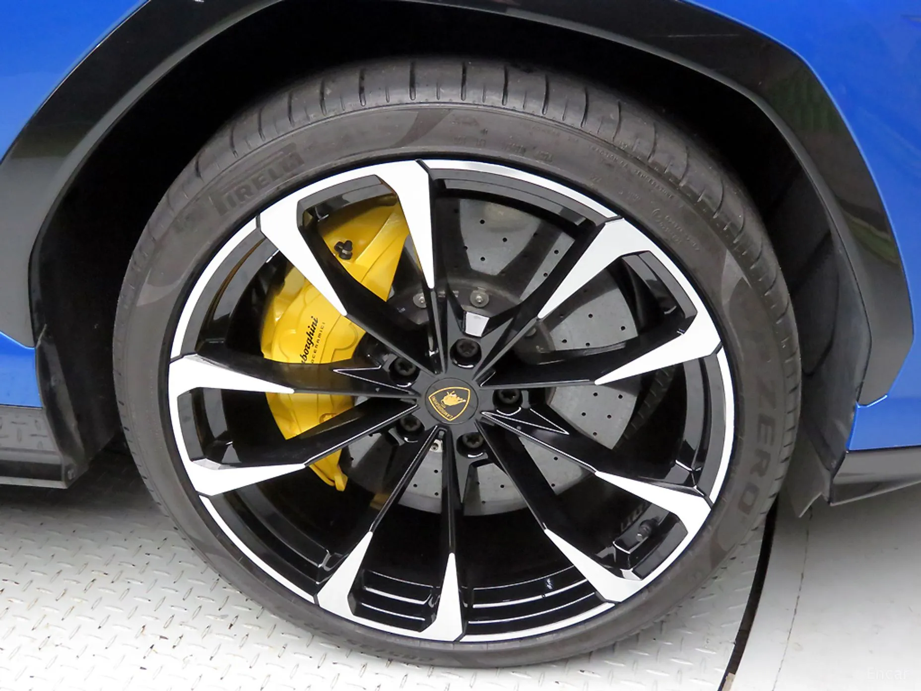 Lamborghini Urus превью 5