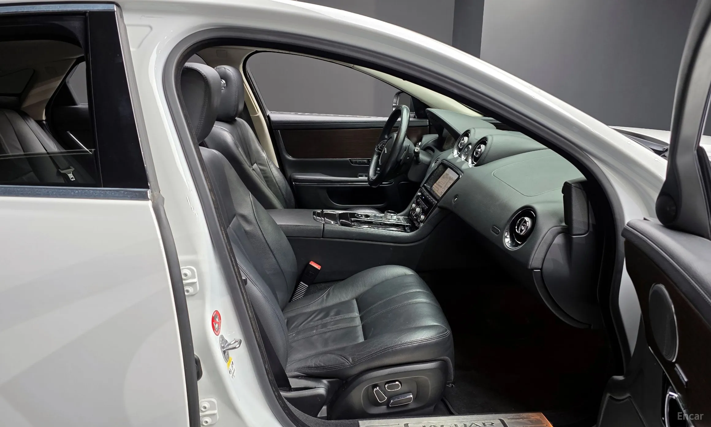 Jaguar All New XJ превью 10