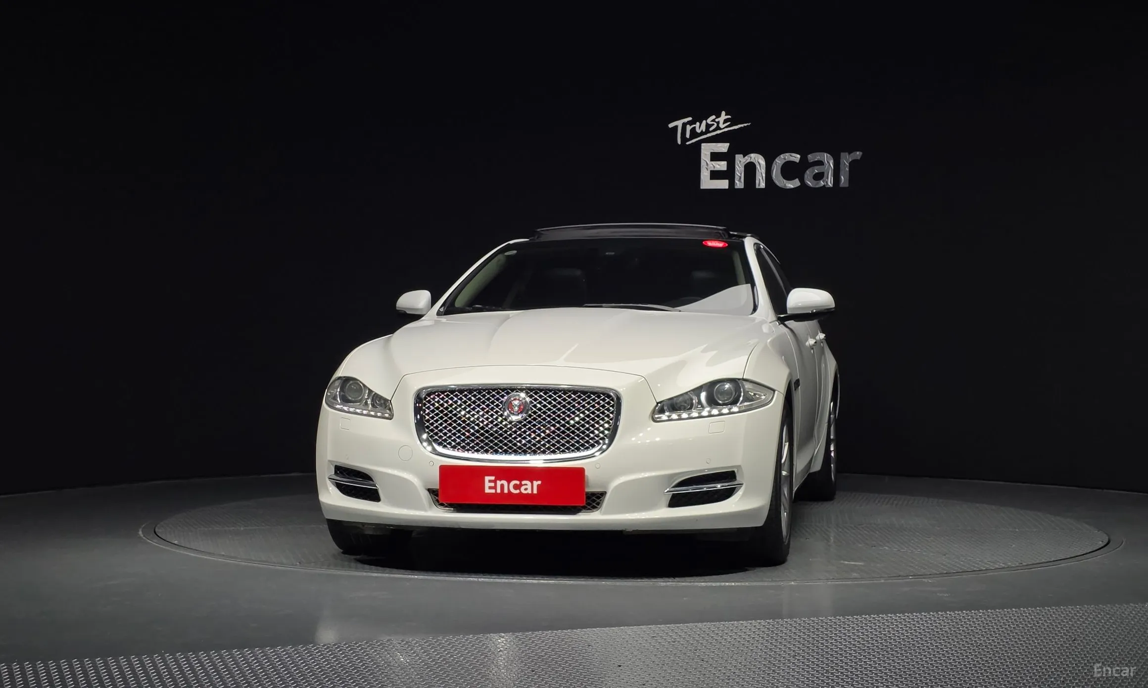 Jaguar All New XJ превью 3