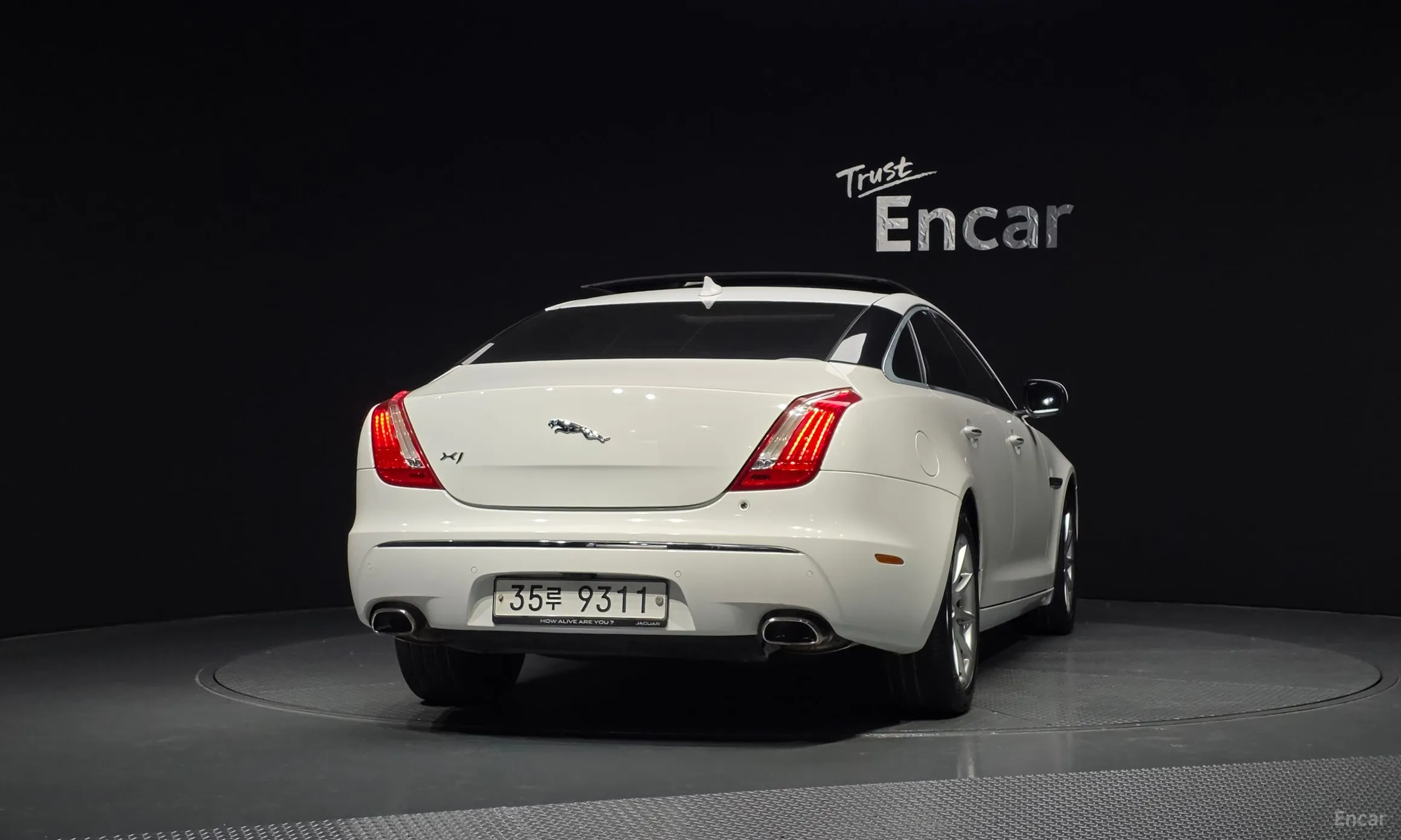 Jaguar All New XJ превью 4