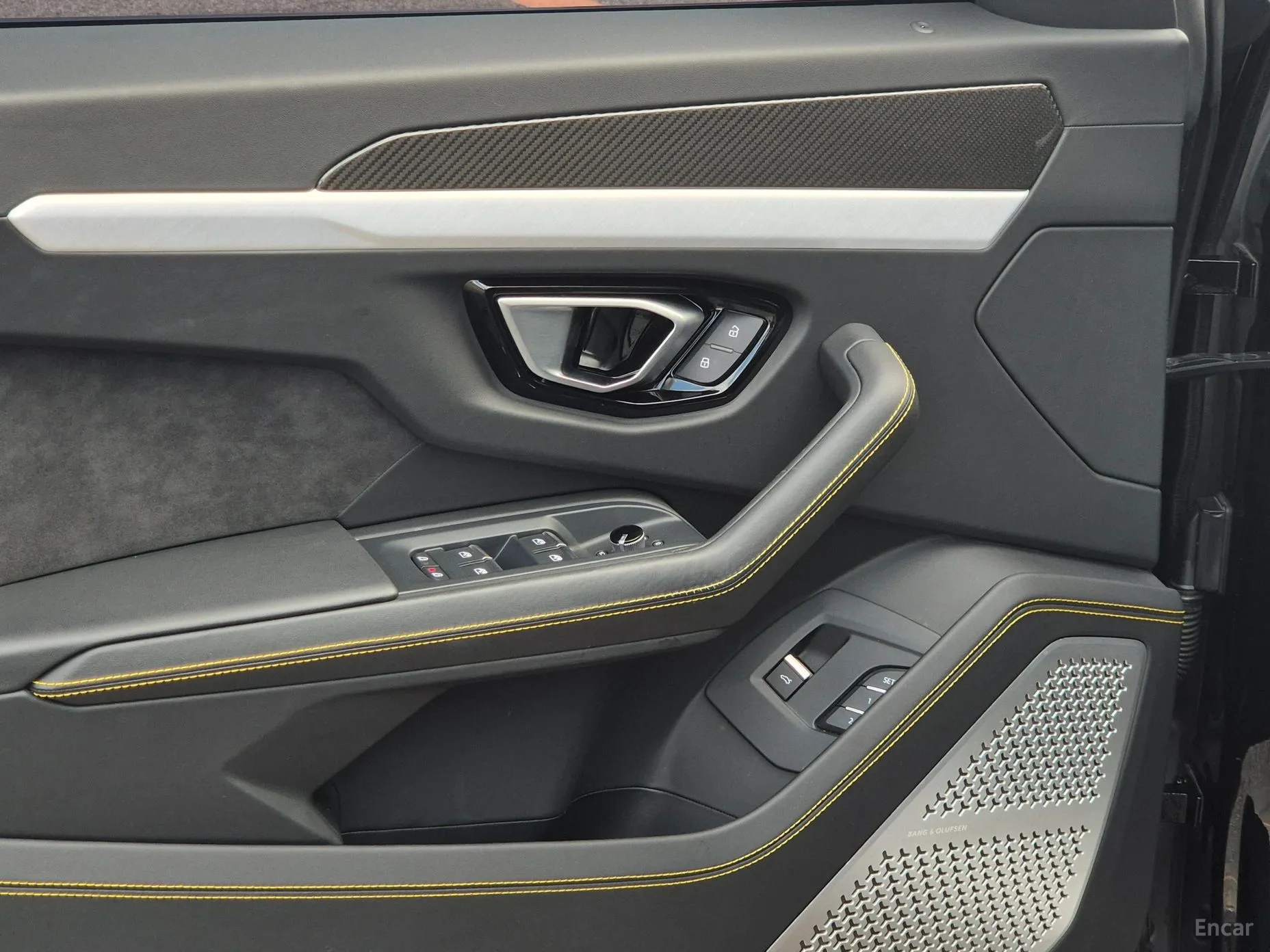 Lamborghini Urus превью 11