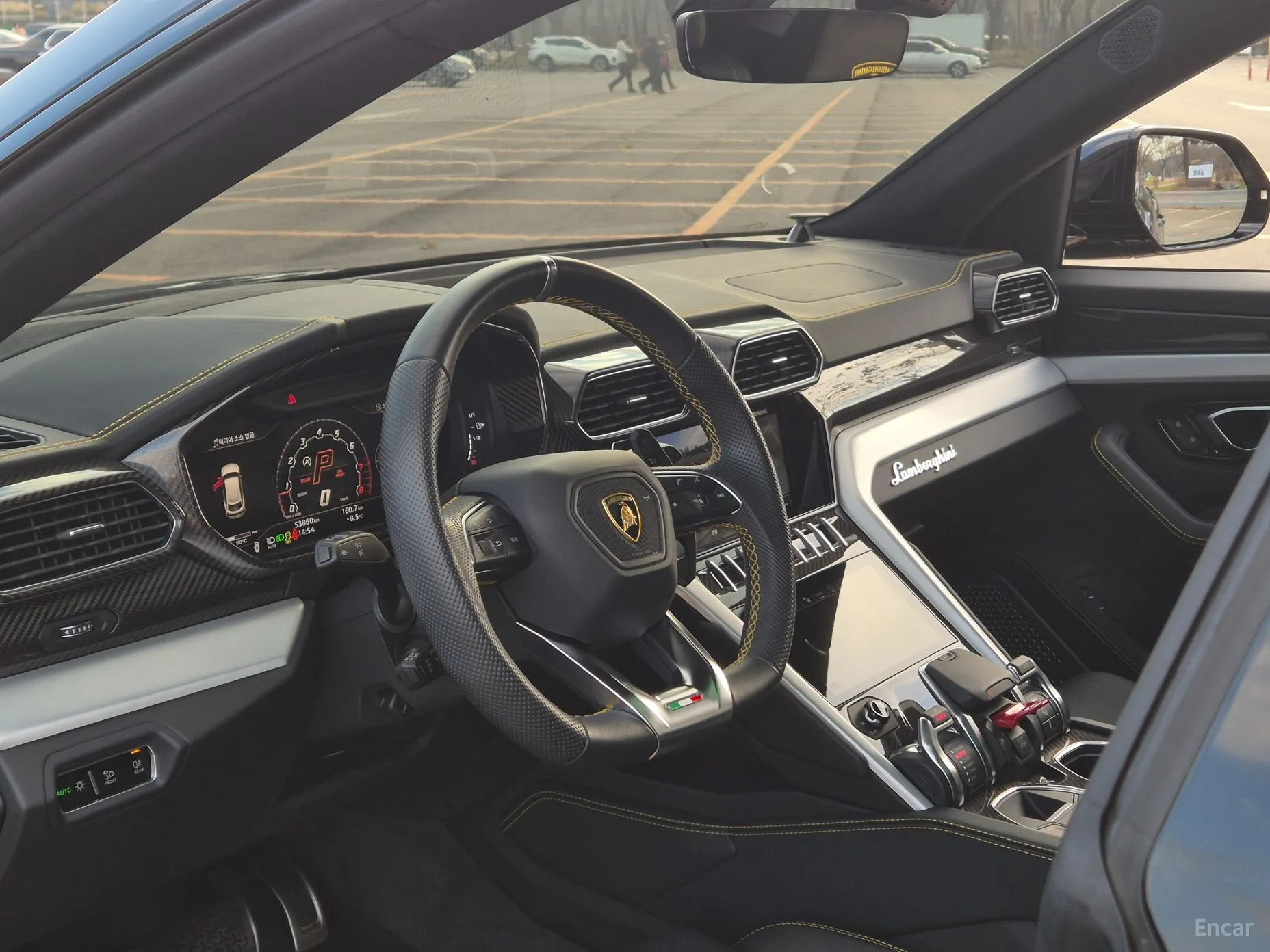 Lamborghini Urus превью 12