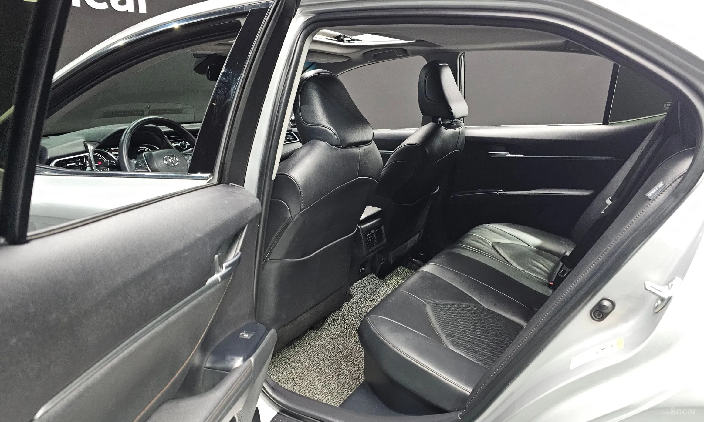 Toyota Camry (XV70) превью 12