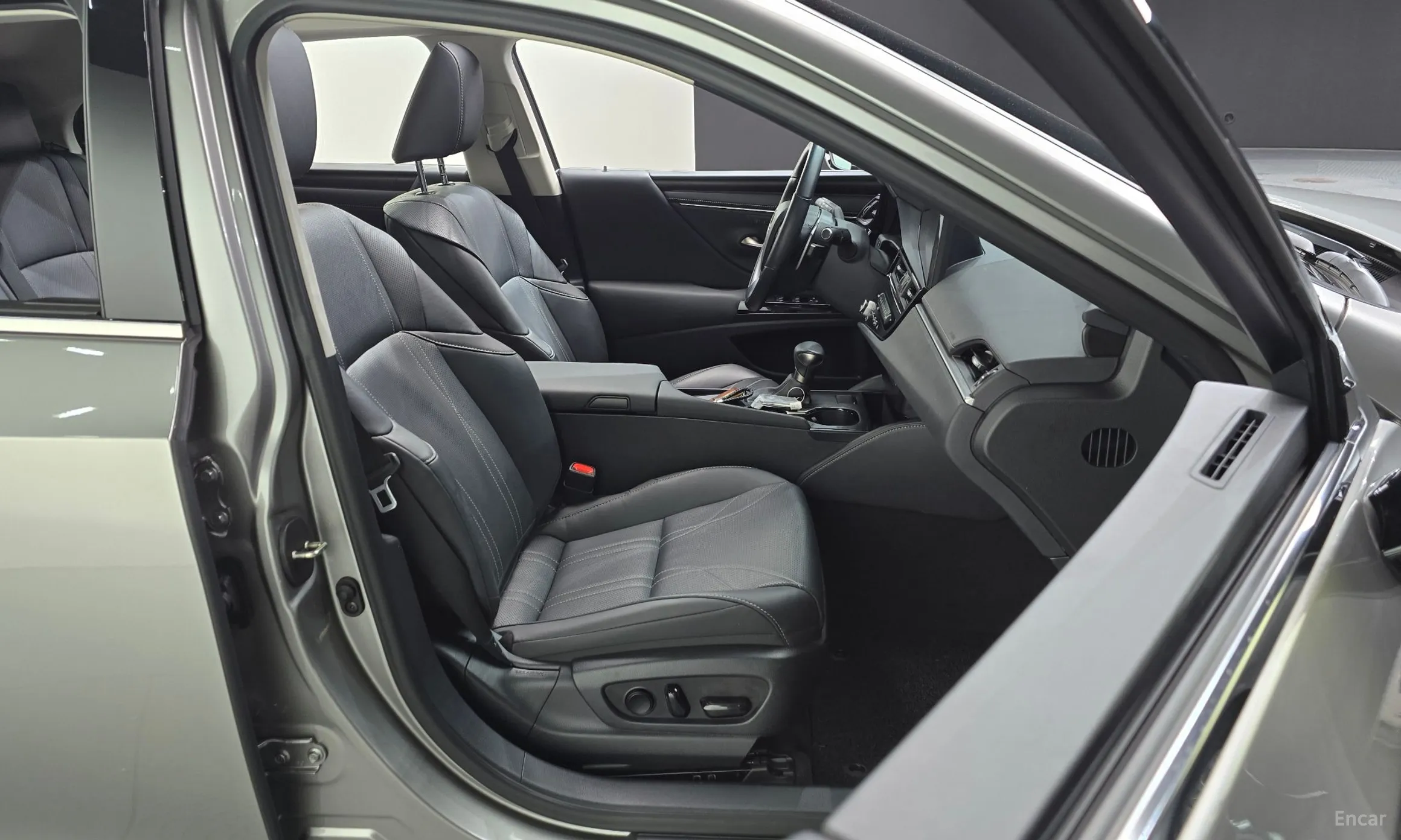 Lexus ES300h 7th Generation превью 12