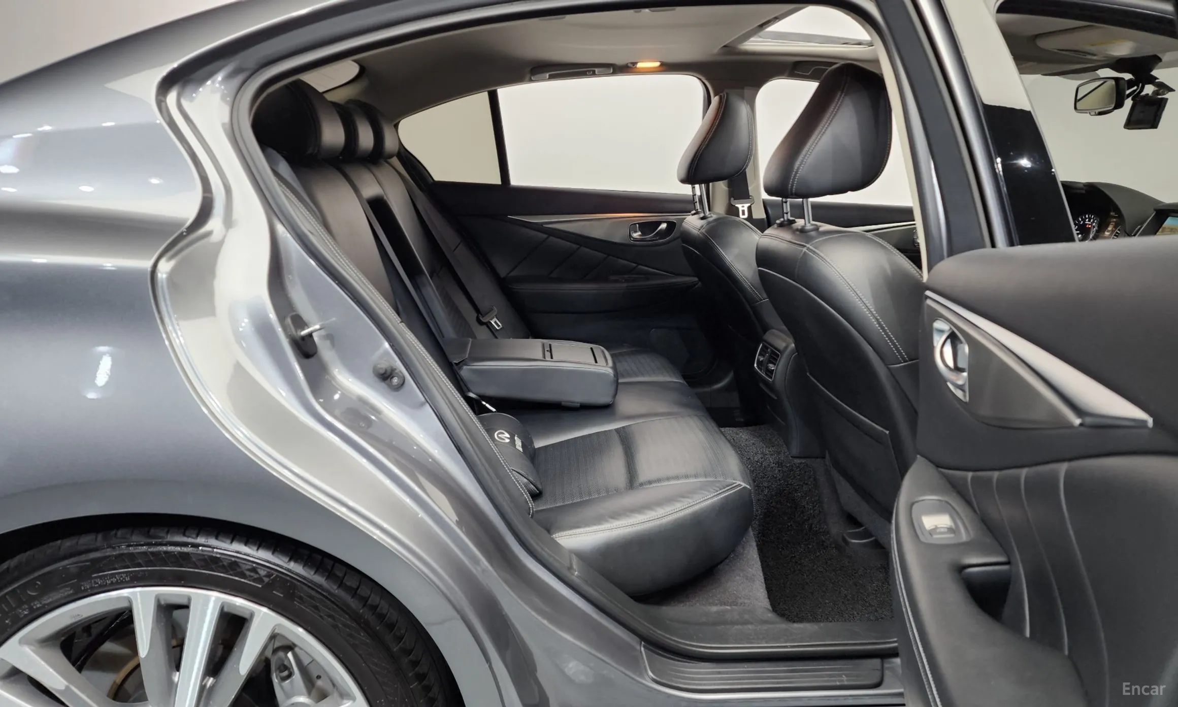 Infiniti Q50 превью 12