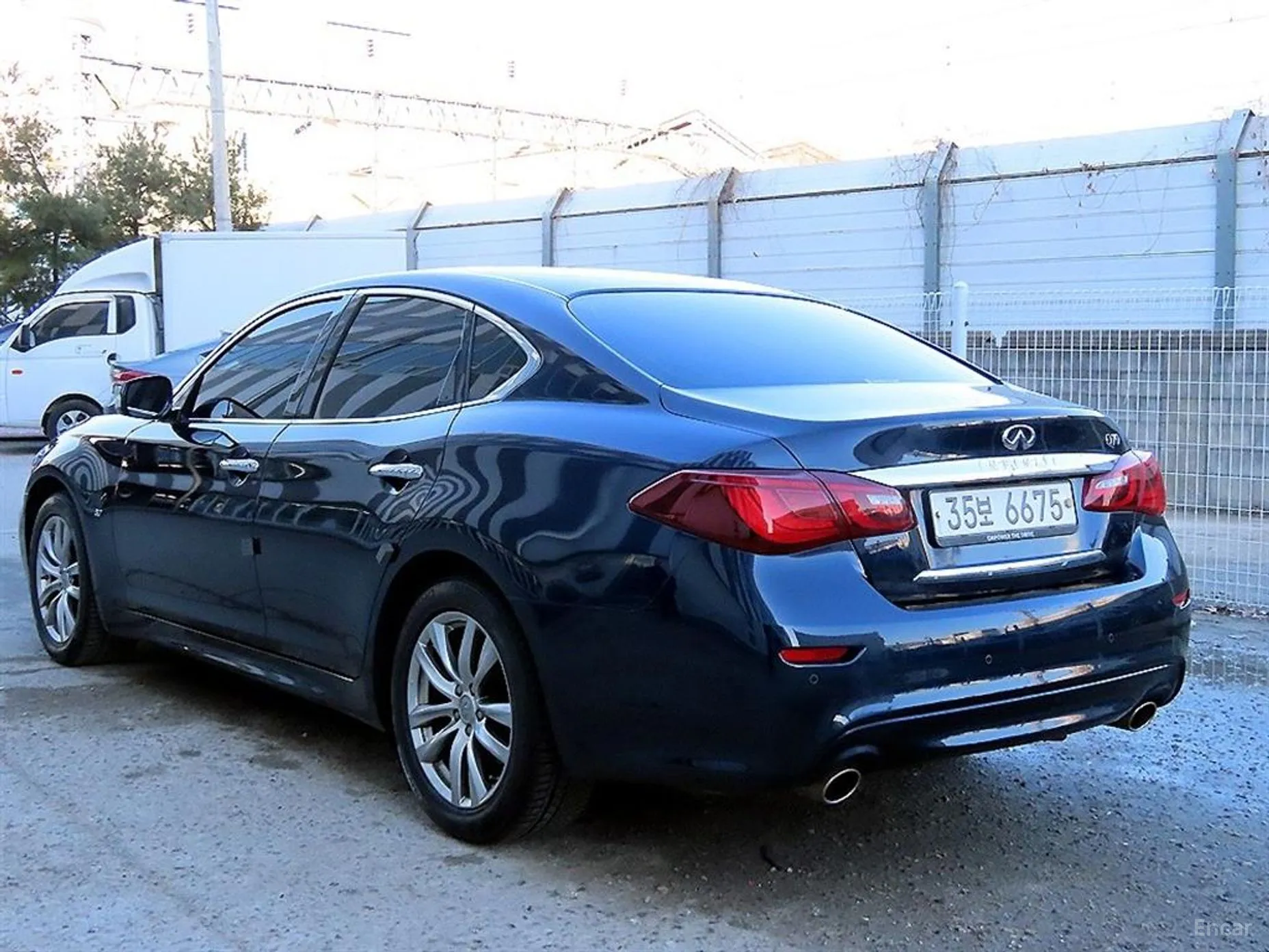 Infiniti Q70 превью 3