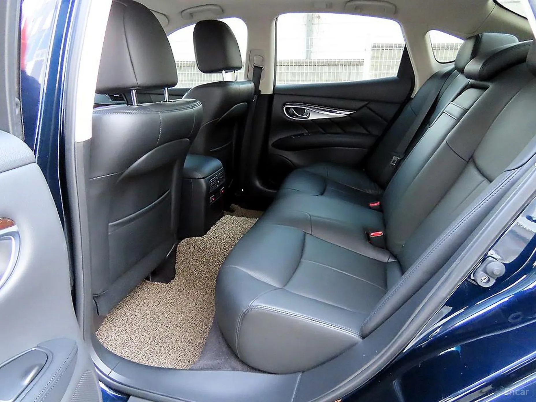 Infiniti Q70 превью 6