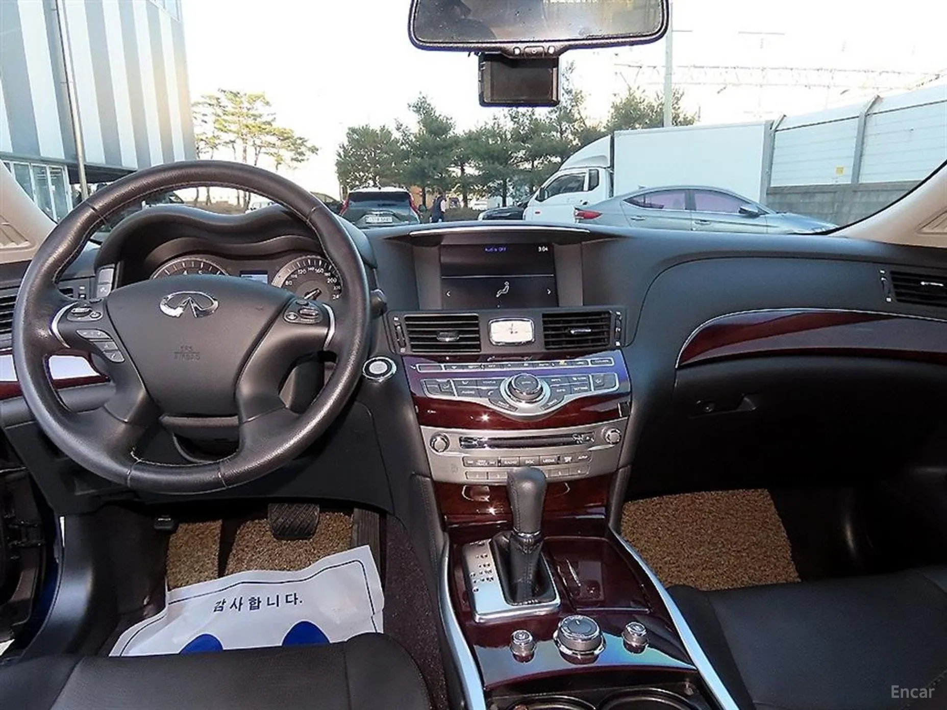 Infiniti Q70 превью 7