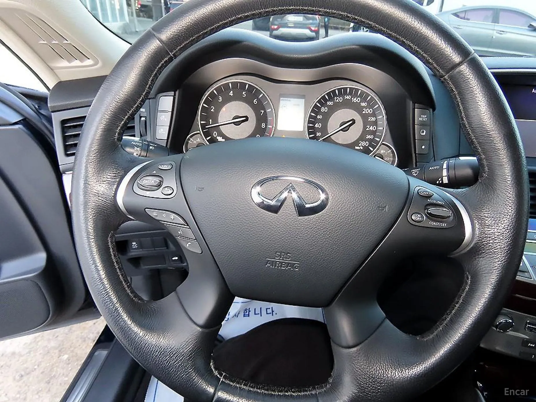 Infiniti Q70 превью 8