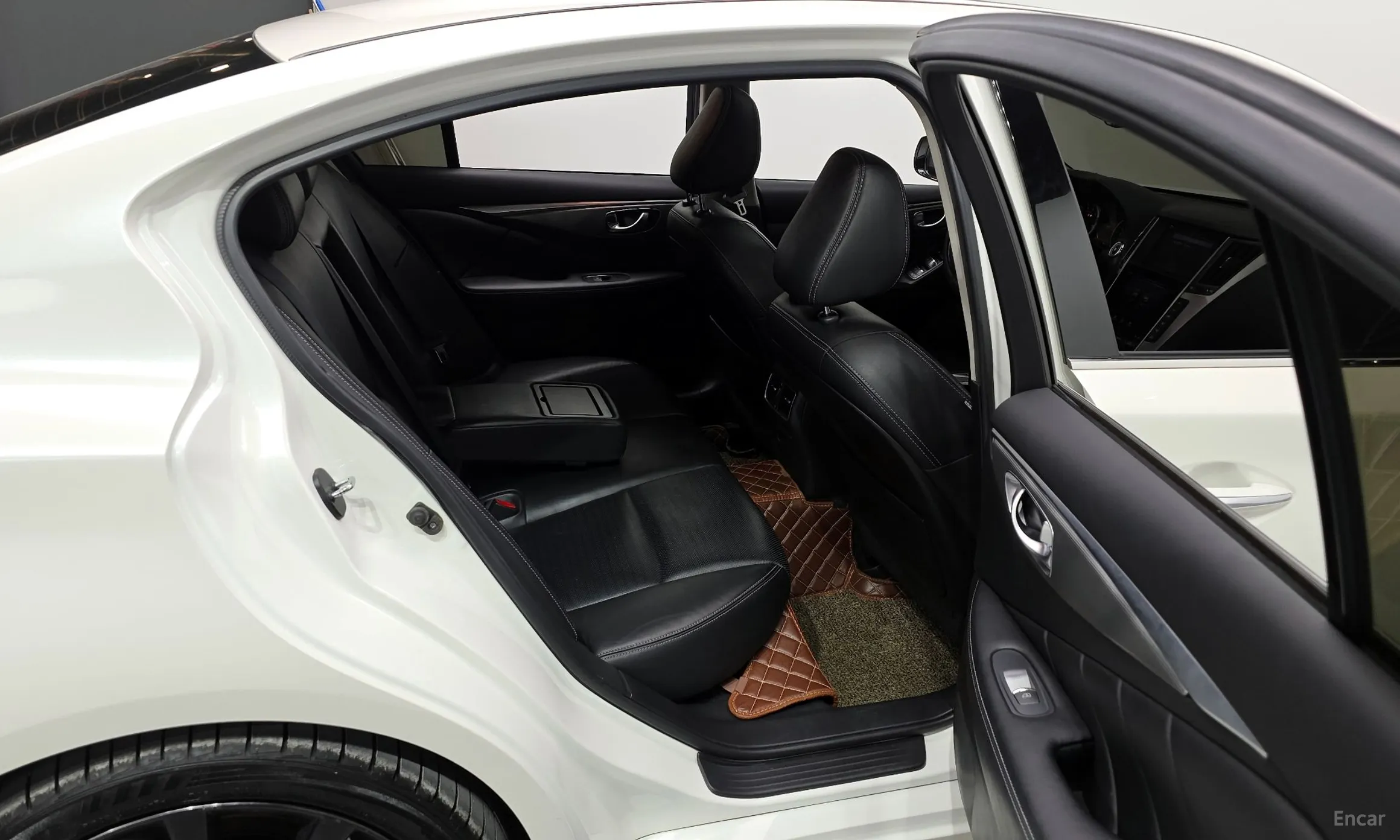 Infiniti Q50 превью 12