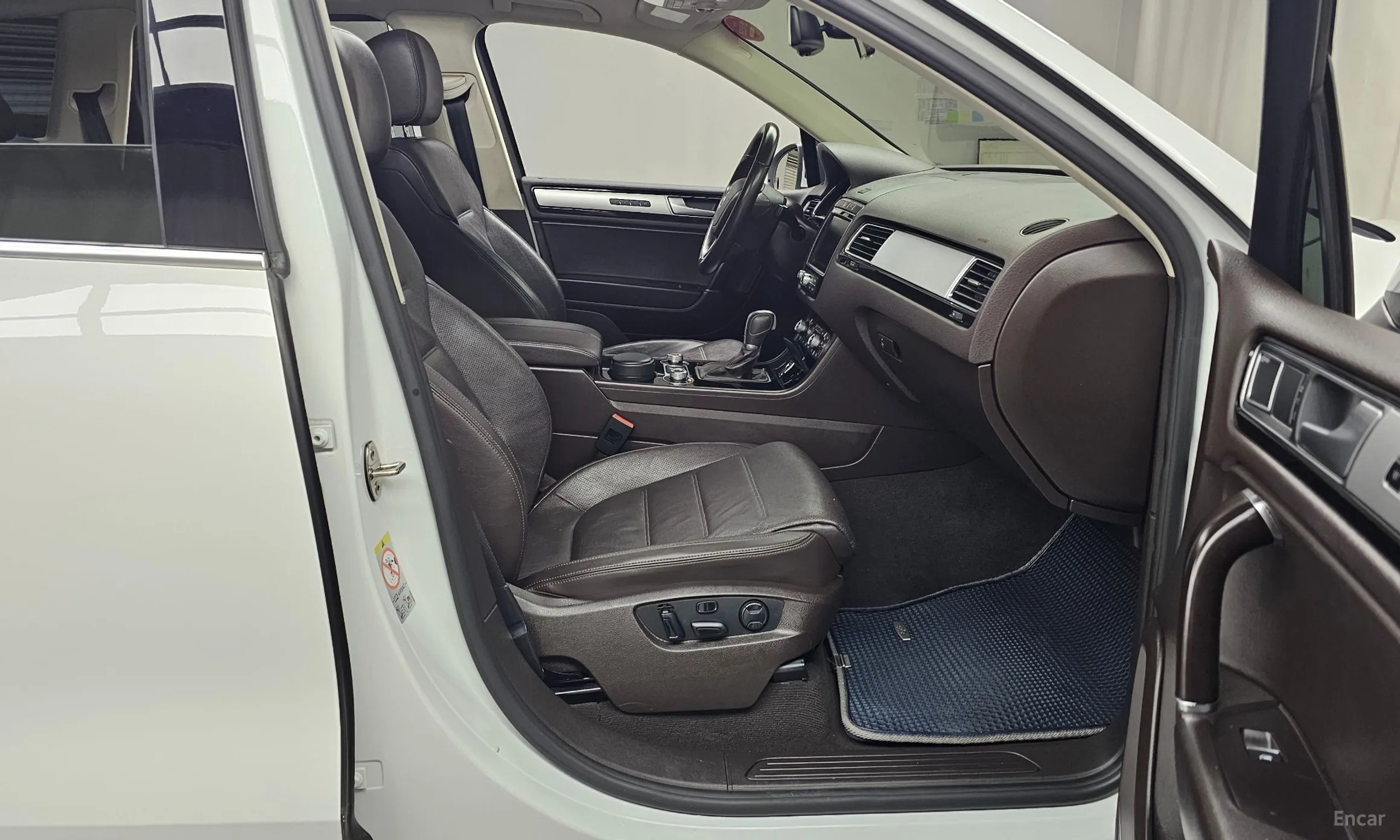 Volkswagen New Touareg превью 11