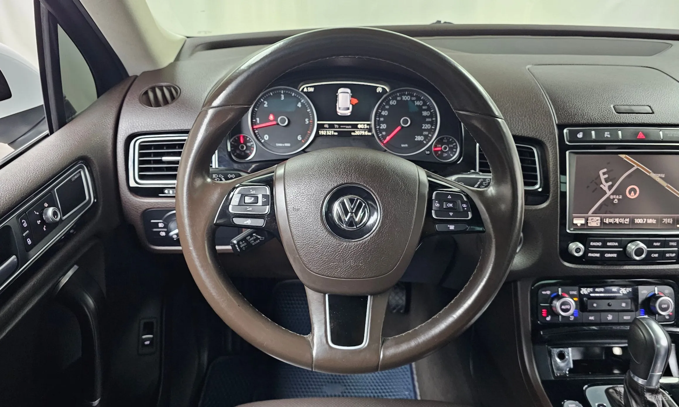 Volkswagen New Touareg превью 13