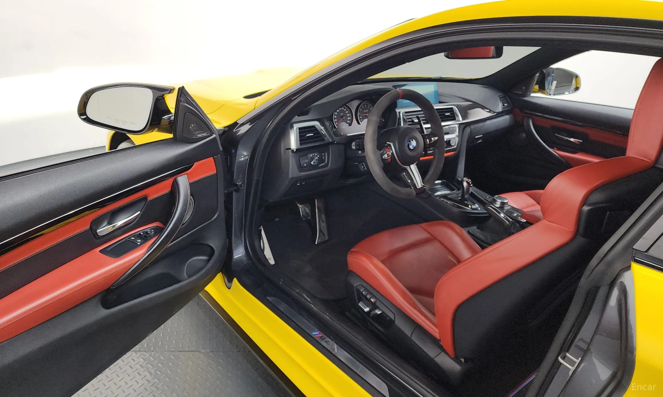 BMW M4 (F82) превью 10