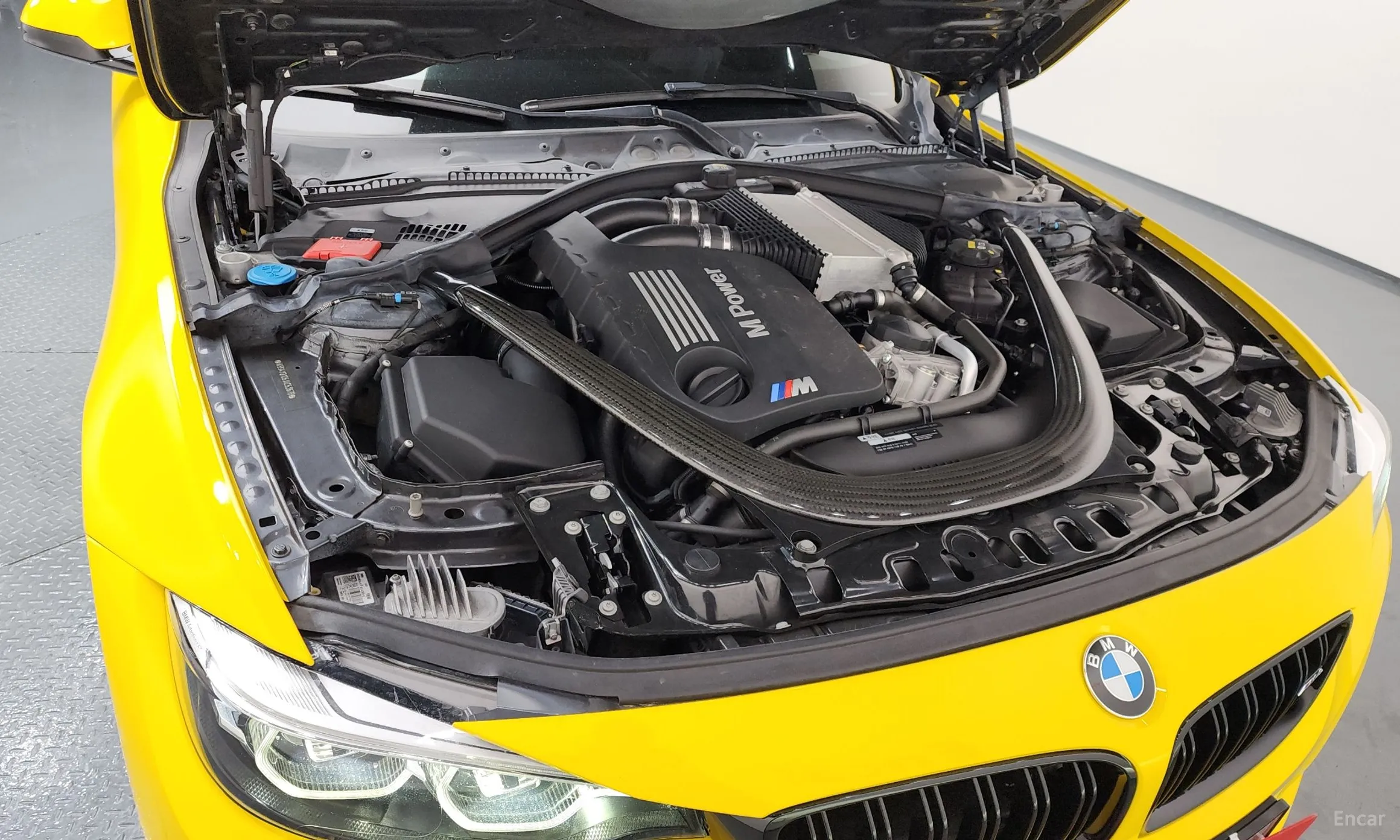 BMW M4 (F82) превью 6