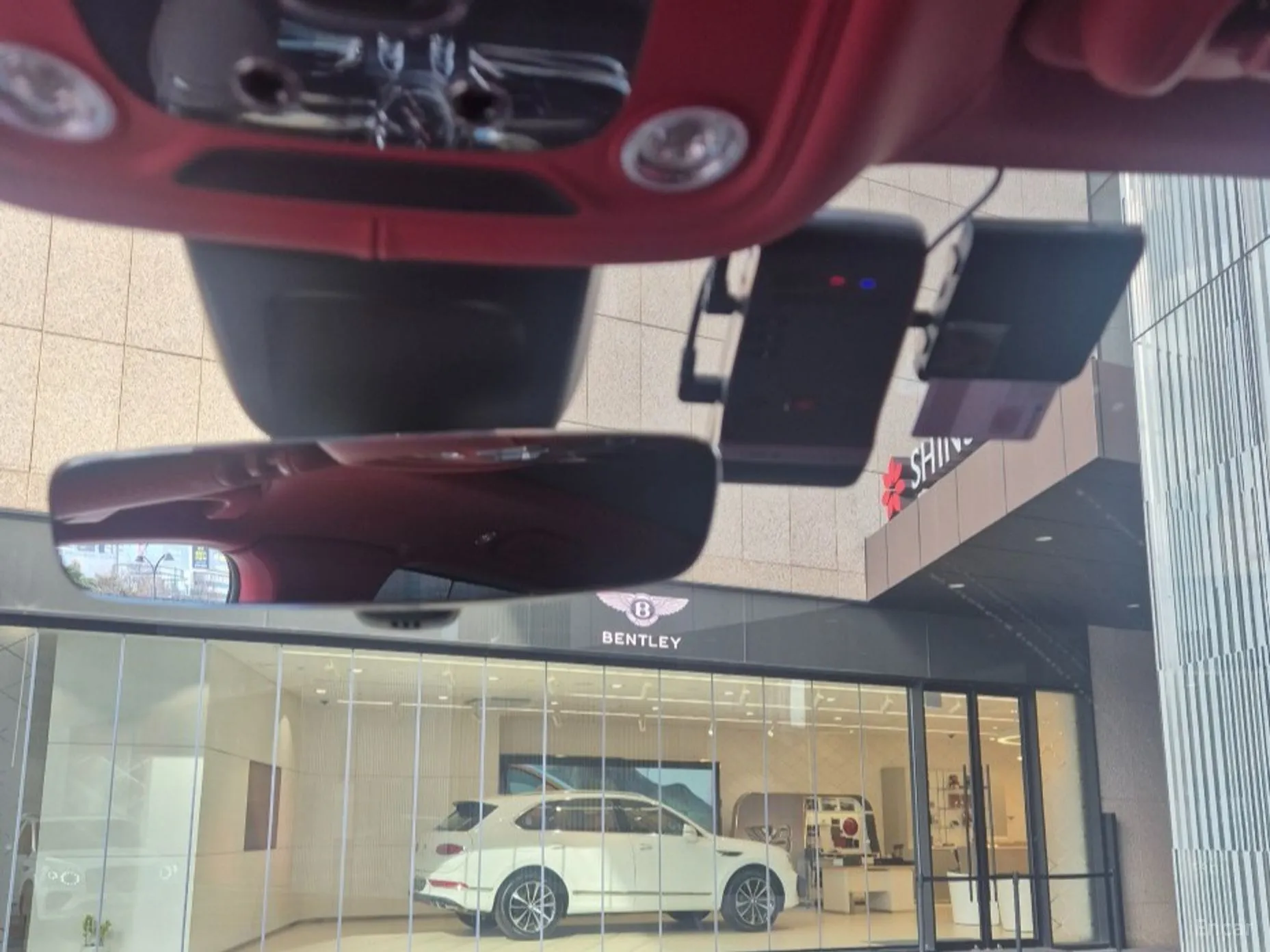 Bentley Bentayga превью 12