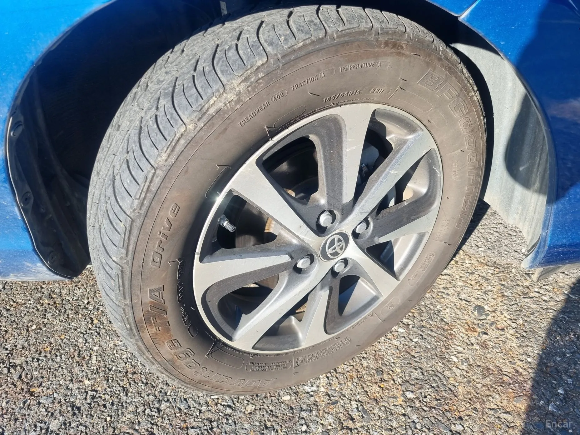 Toyota Prius C превью 17