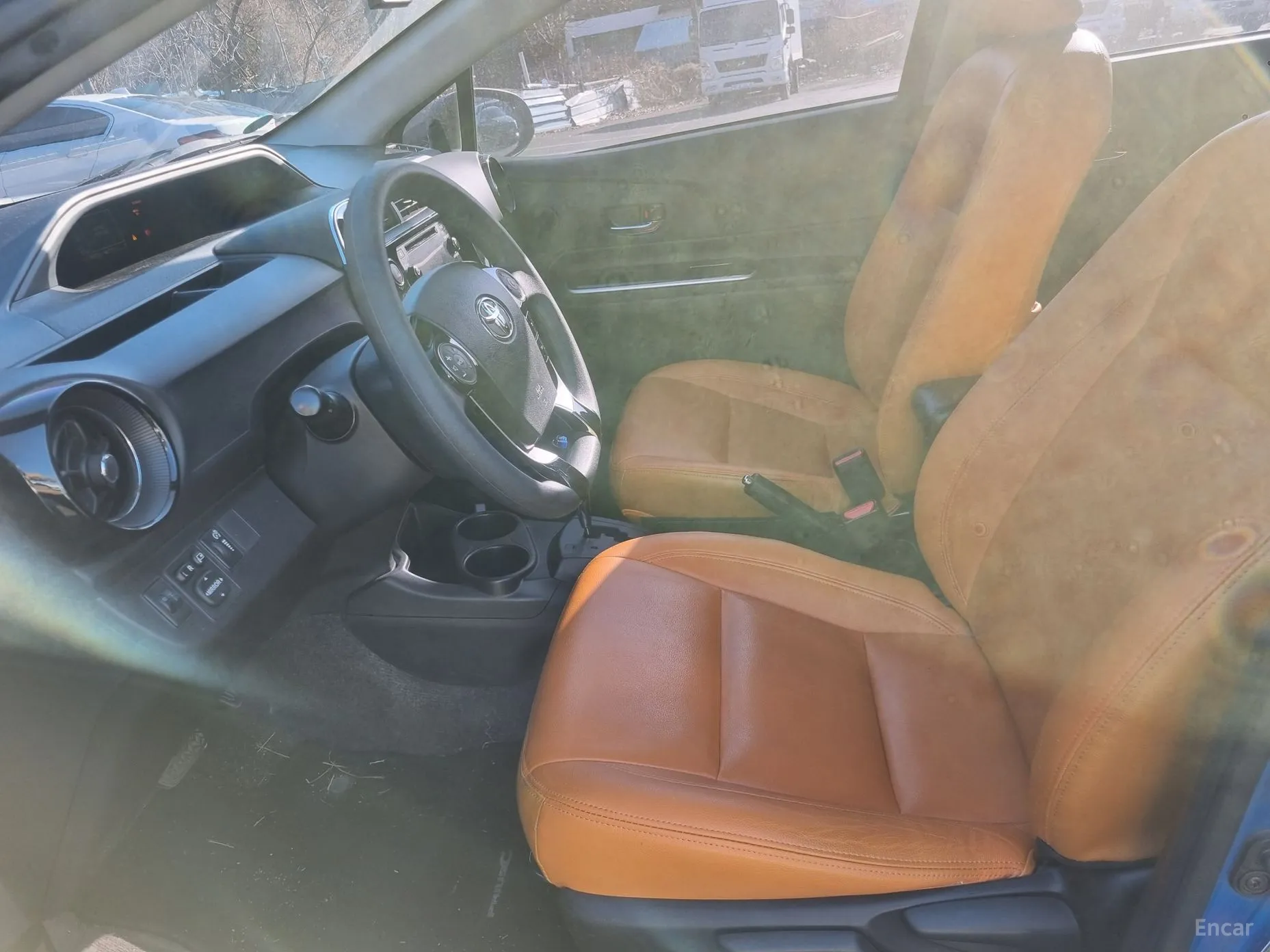 Toyota Prius C превью 8