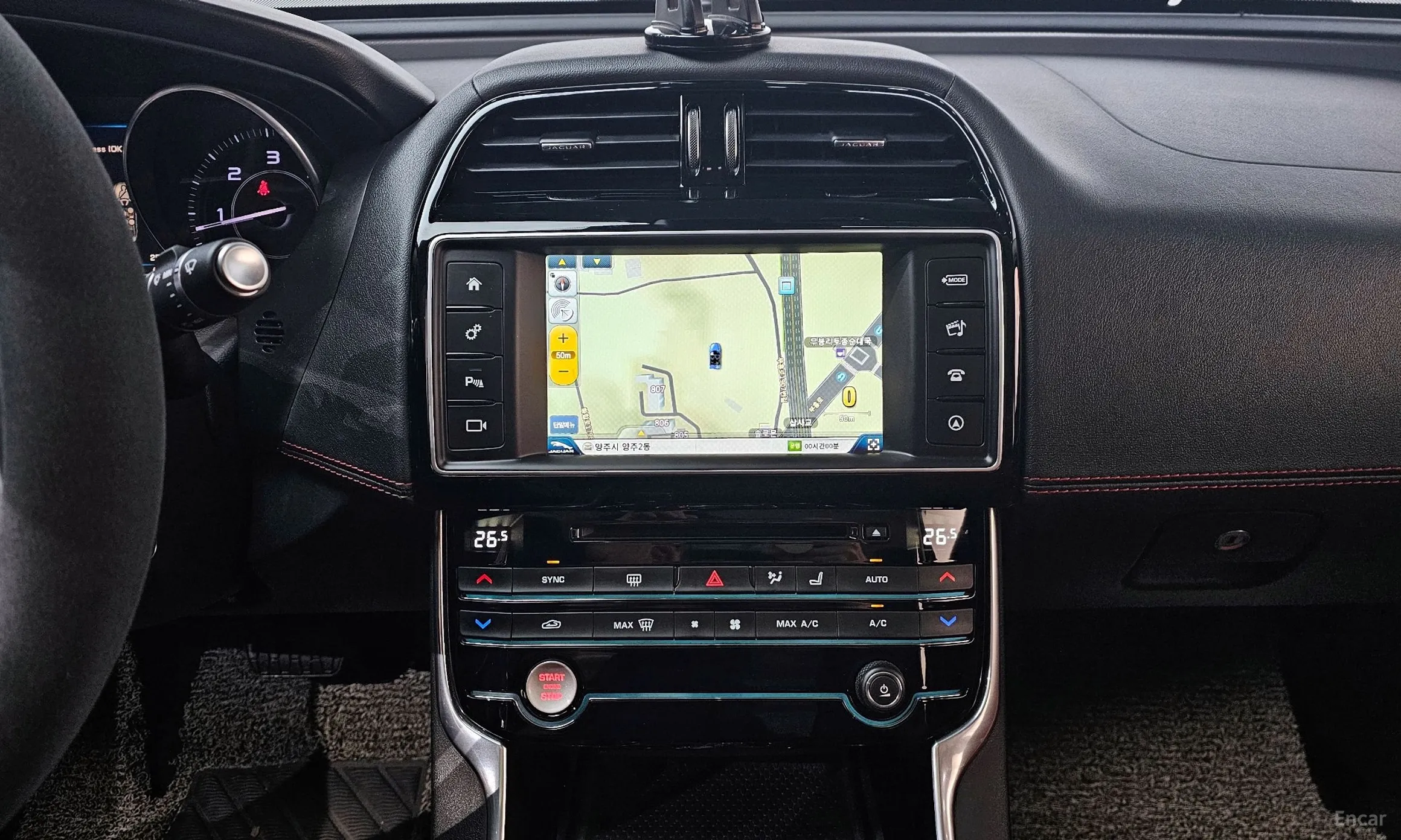 Jaguar XE превью 14
