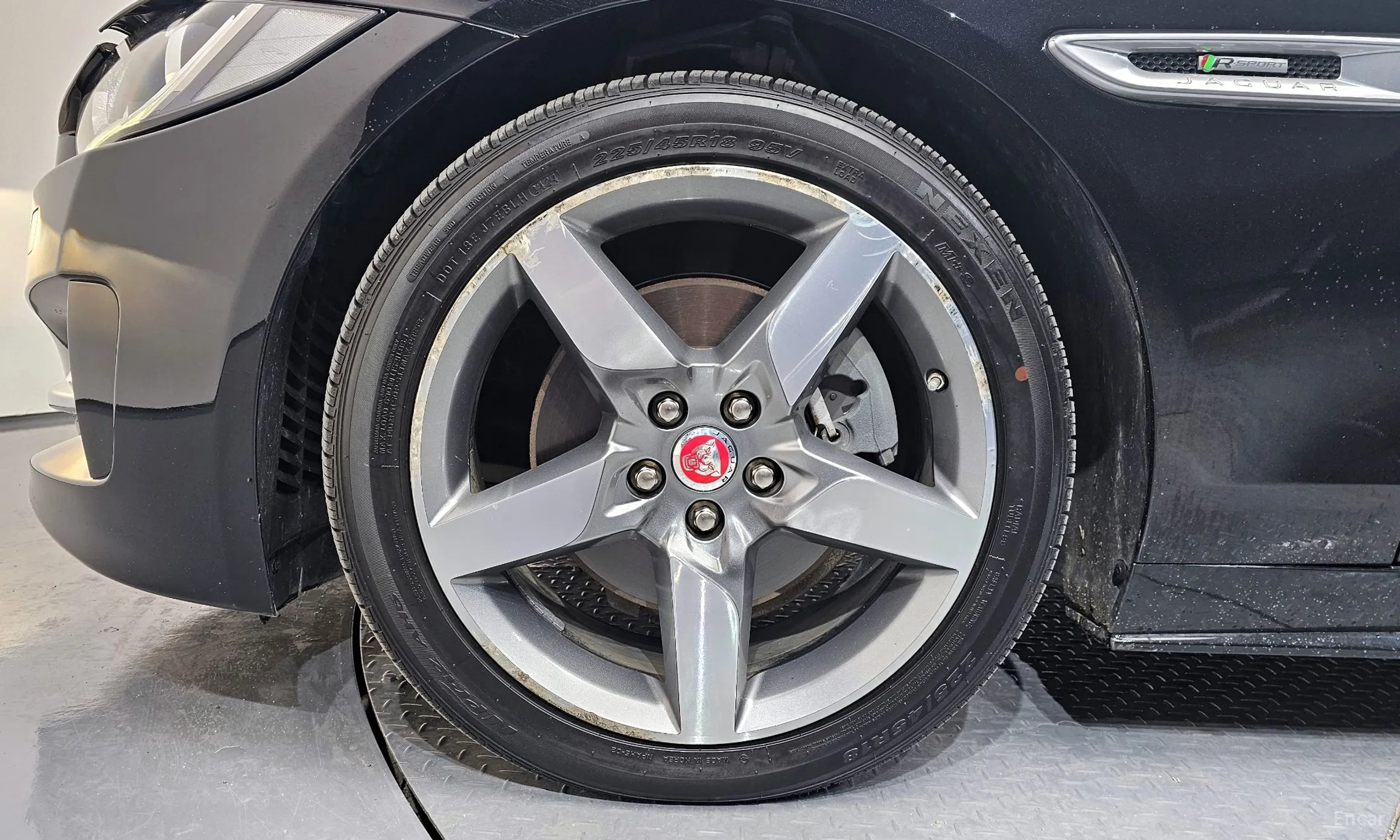 Jaguar XE превью 5