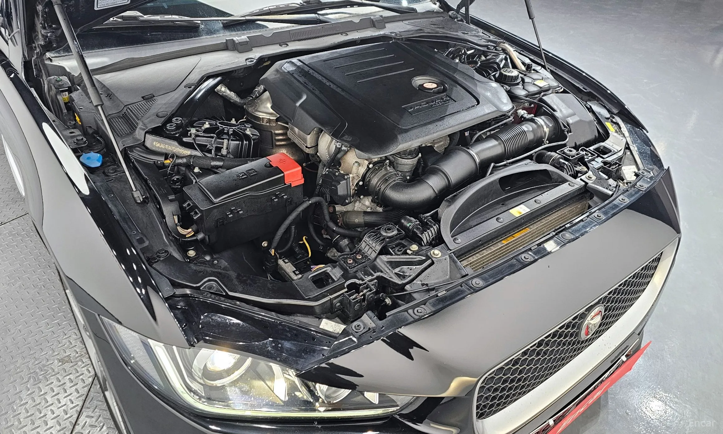 Jaguar XE превью 6