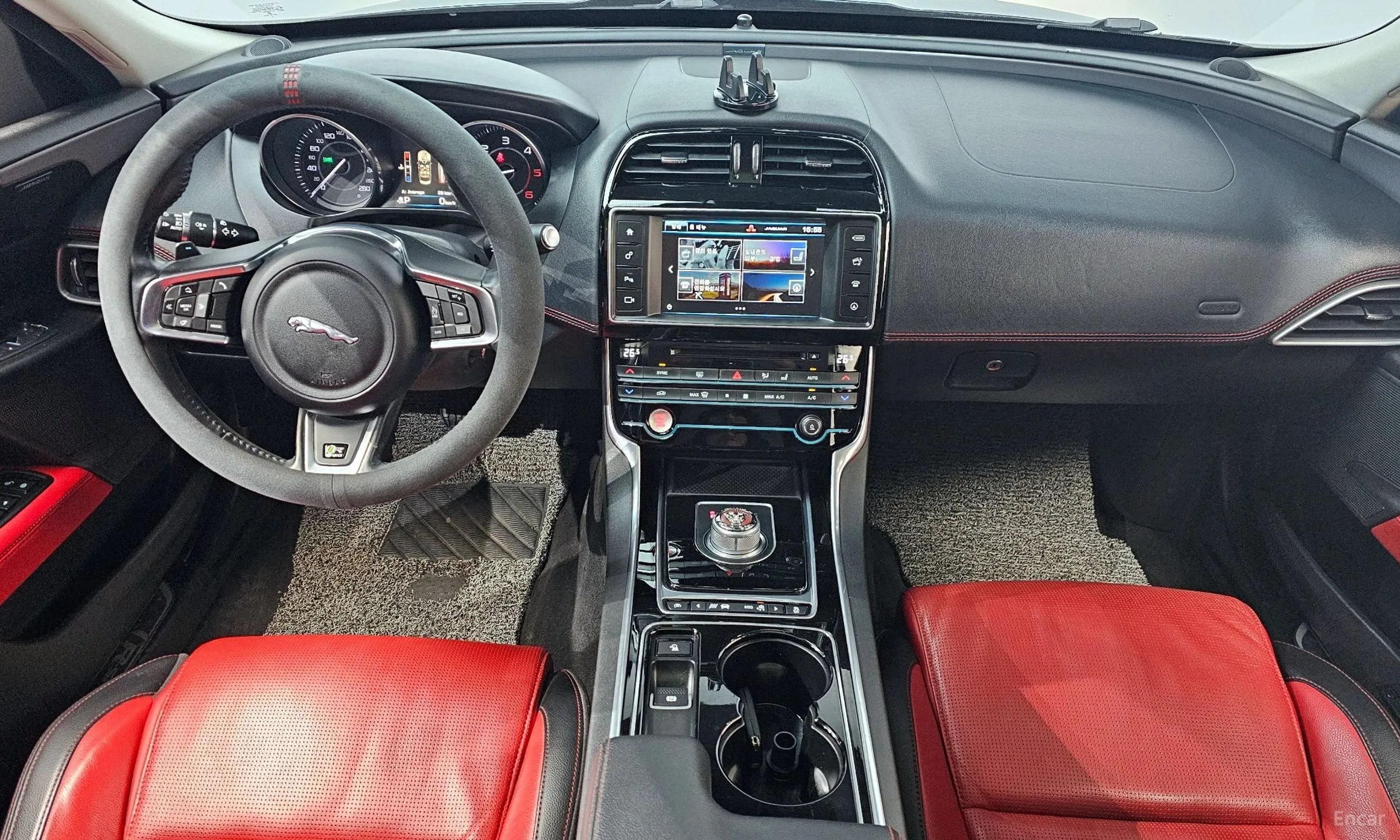 Jaguar XE превью 7