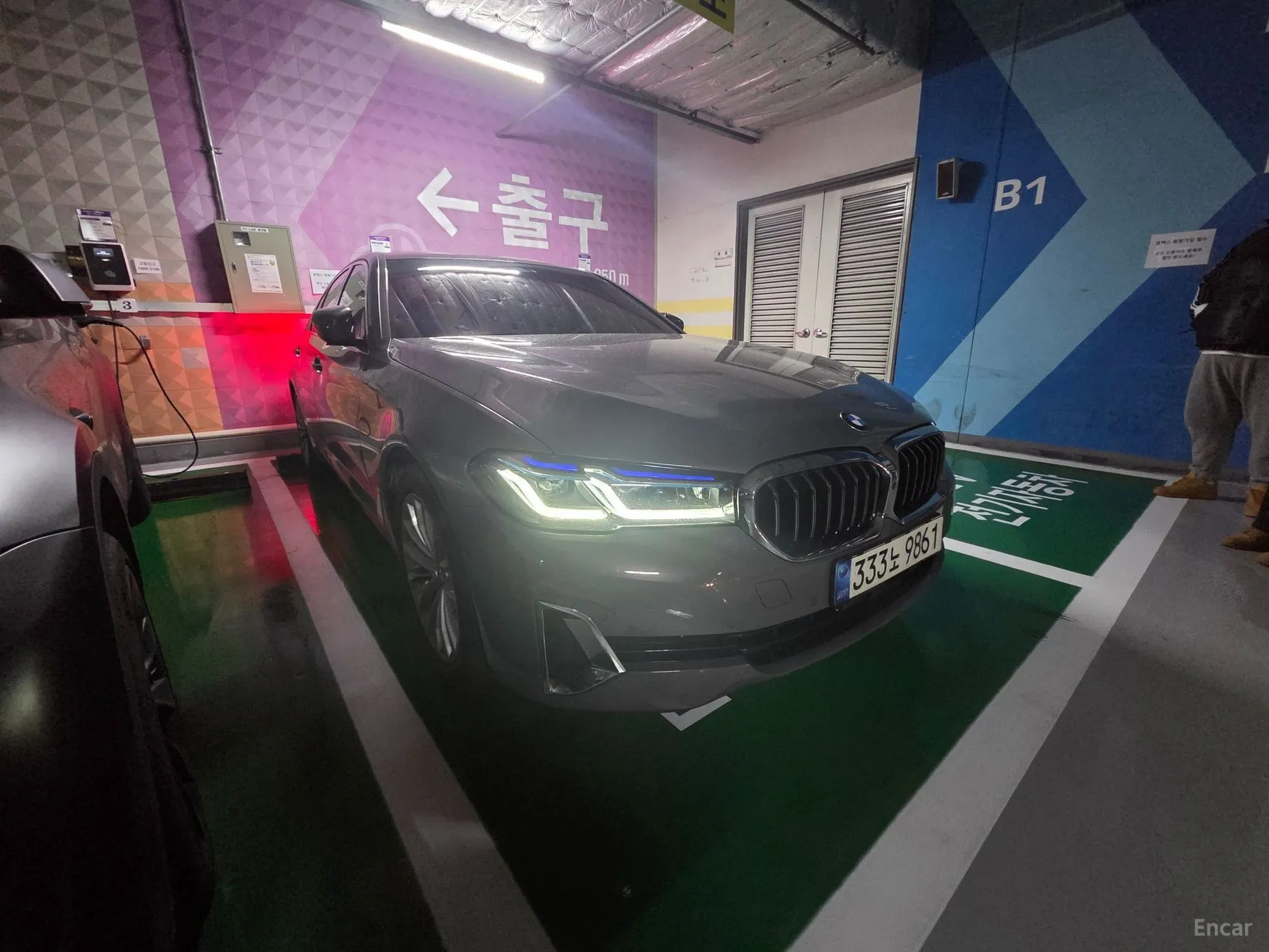 BMW 5 Series (G30) превью 12