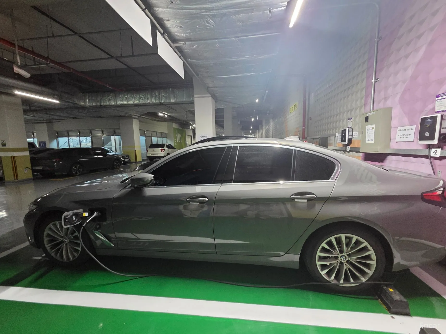BMW 5 Series (G30) превью 13