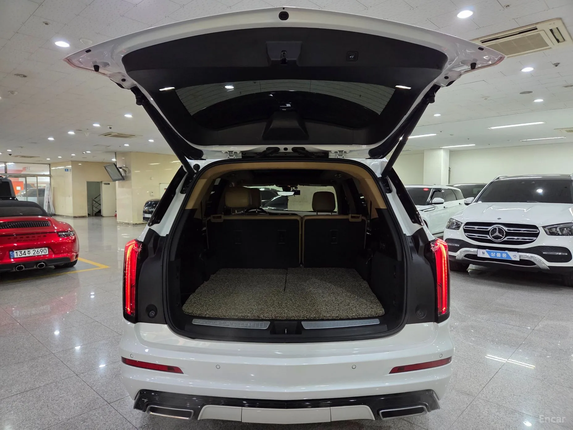 Cadillac XT6 превью 19
