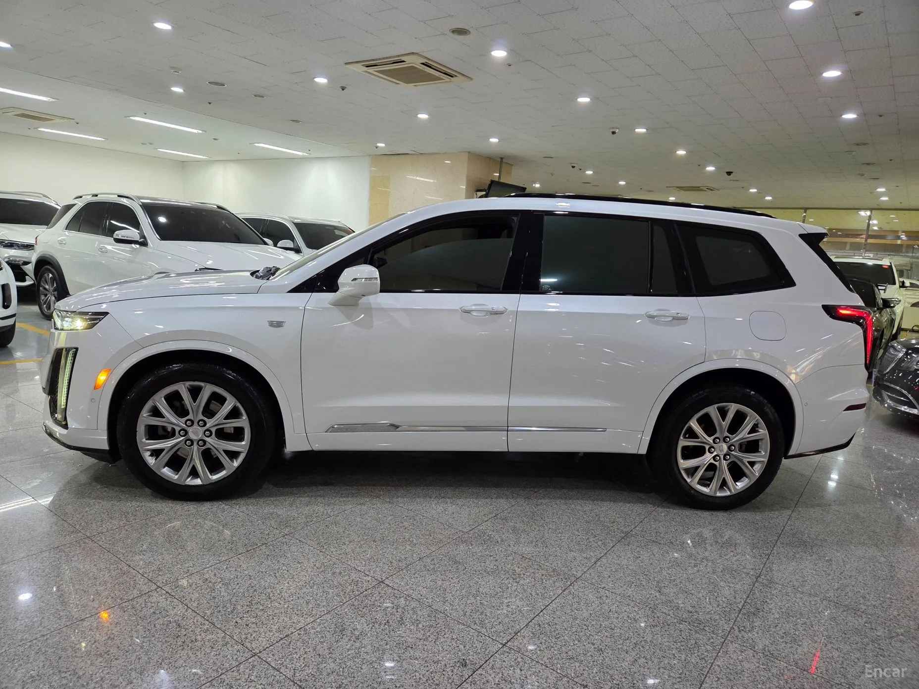 Cadillac XT6 превью 3