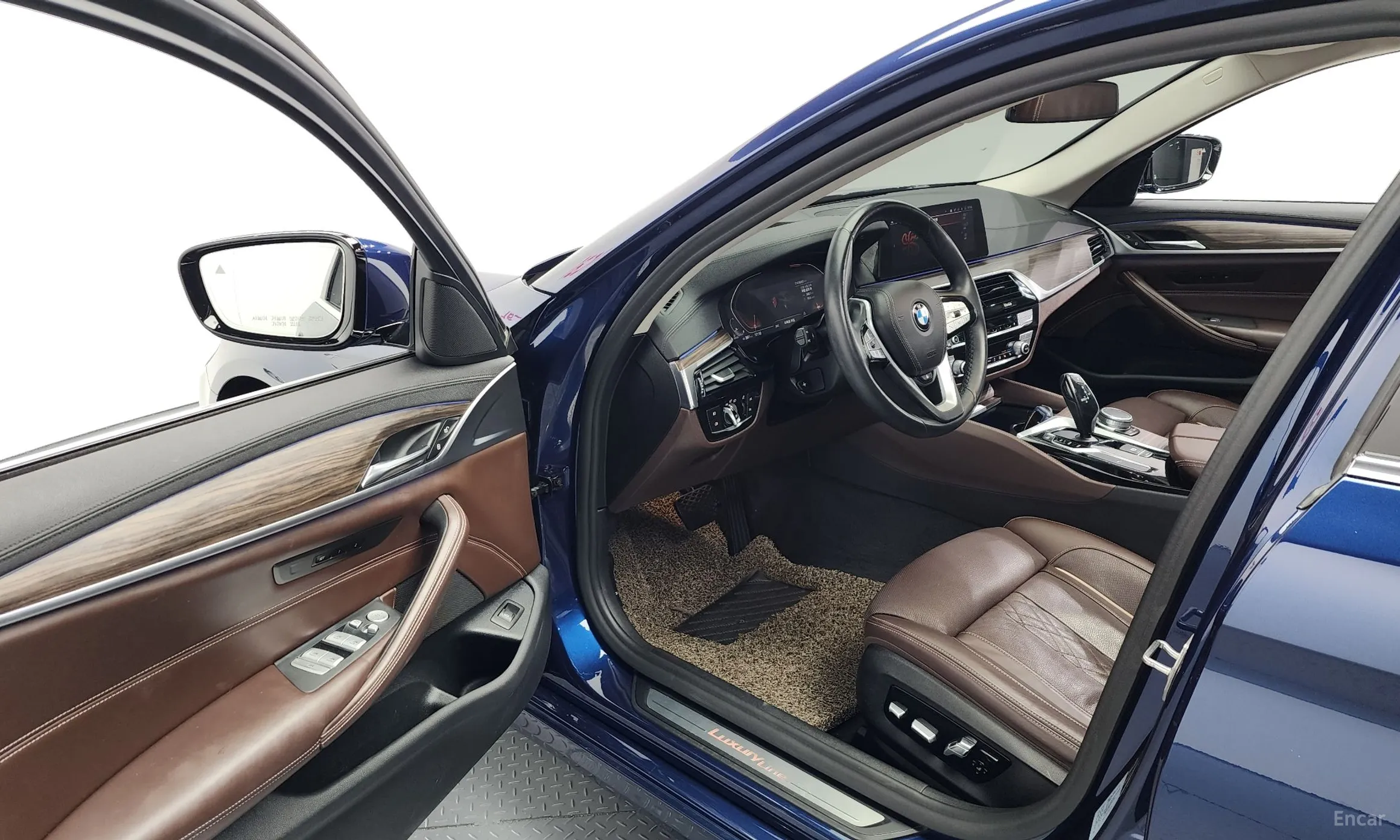BMW 5 Series (G30) превью 10