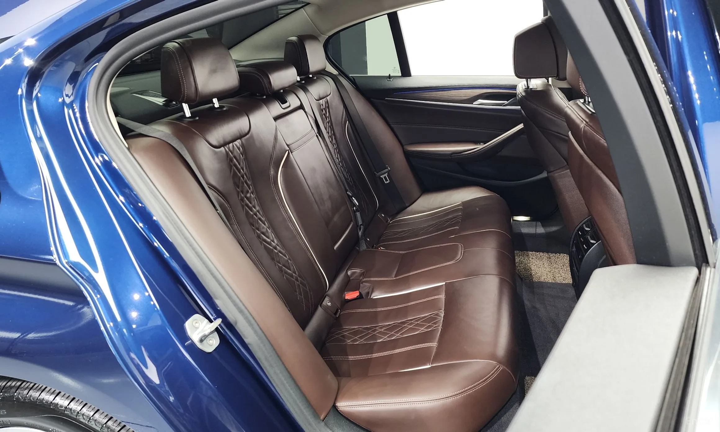 BMW 5 Series (G30) превью 12