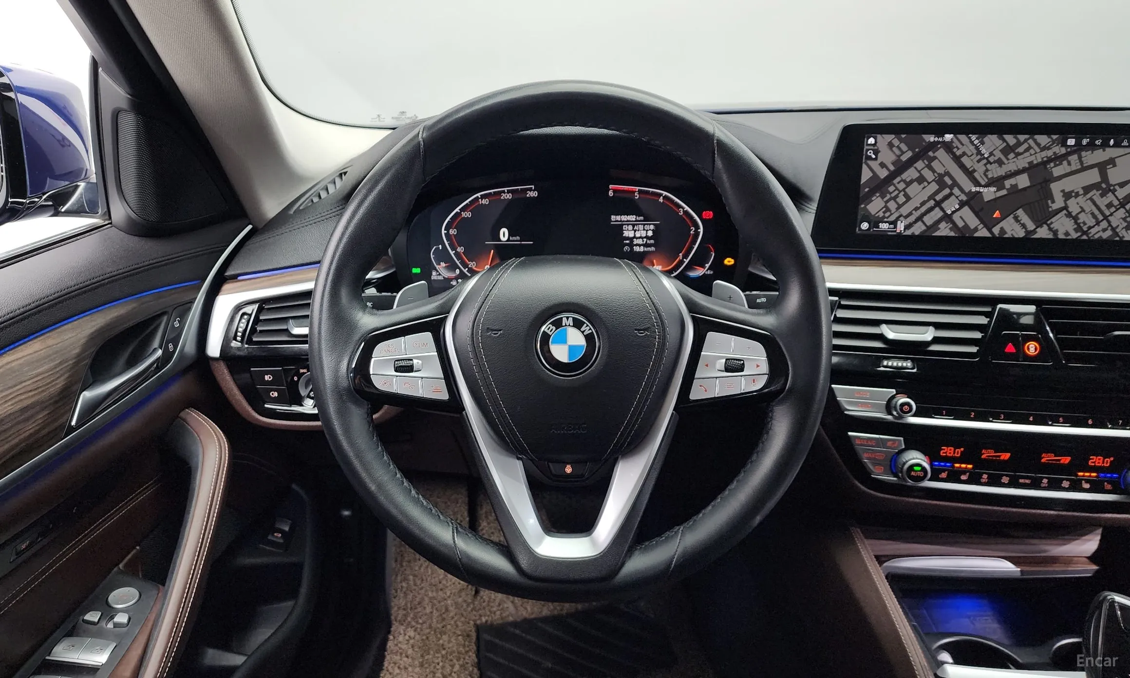 BMW 5 Series (G30) превью 13