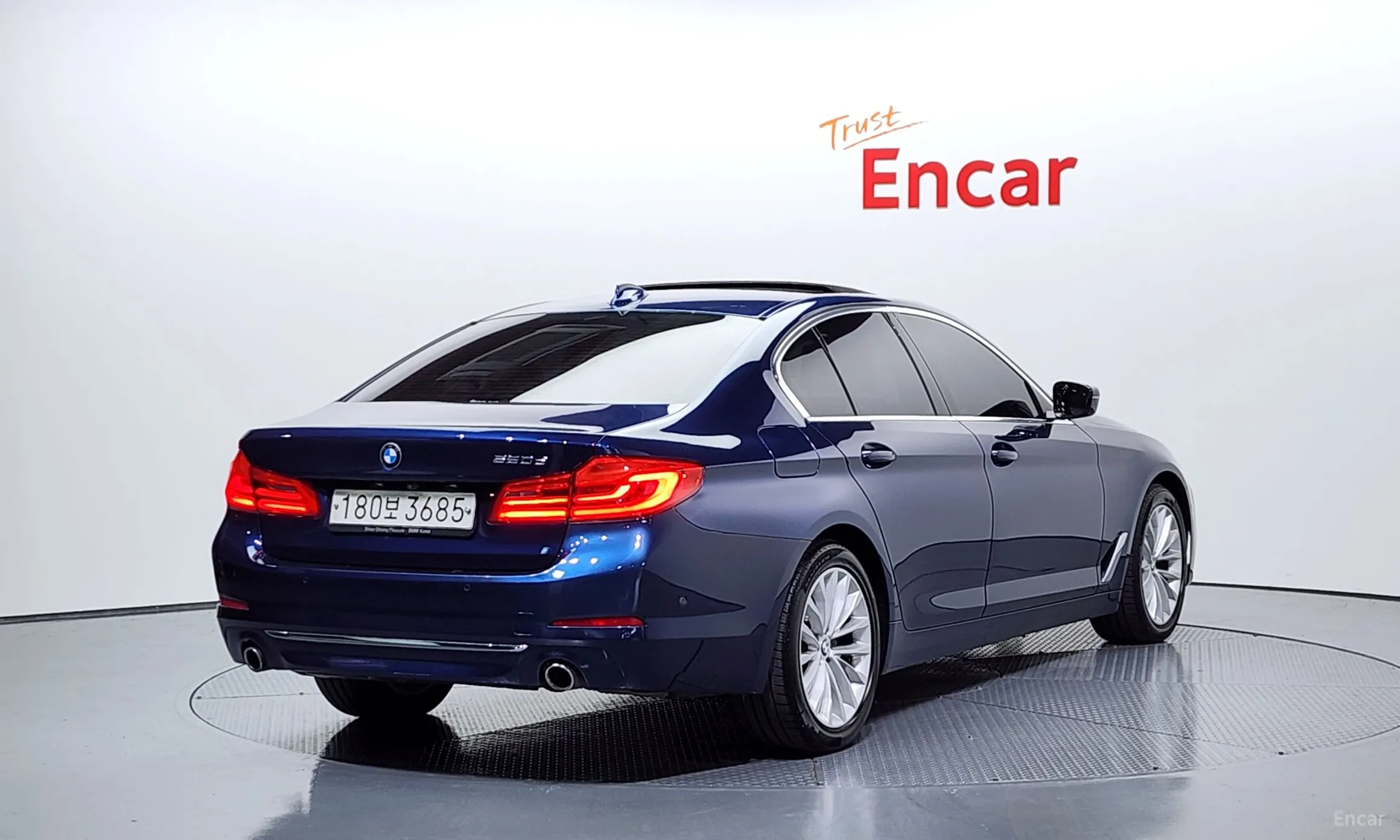 BMW 5 Series (G30) превью 2
