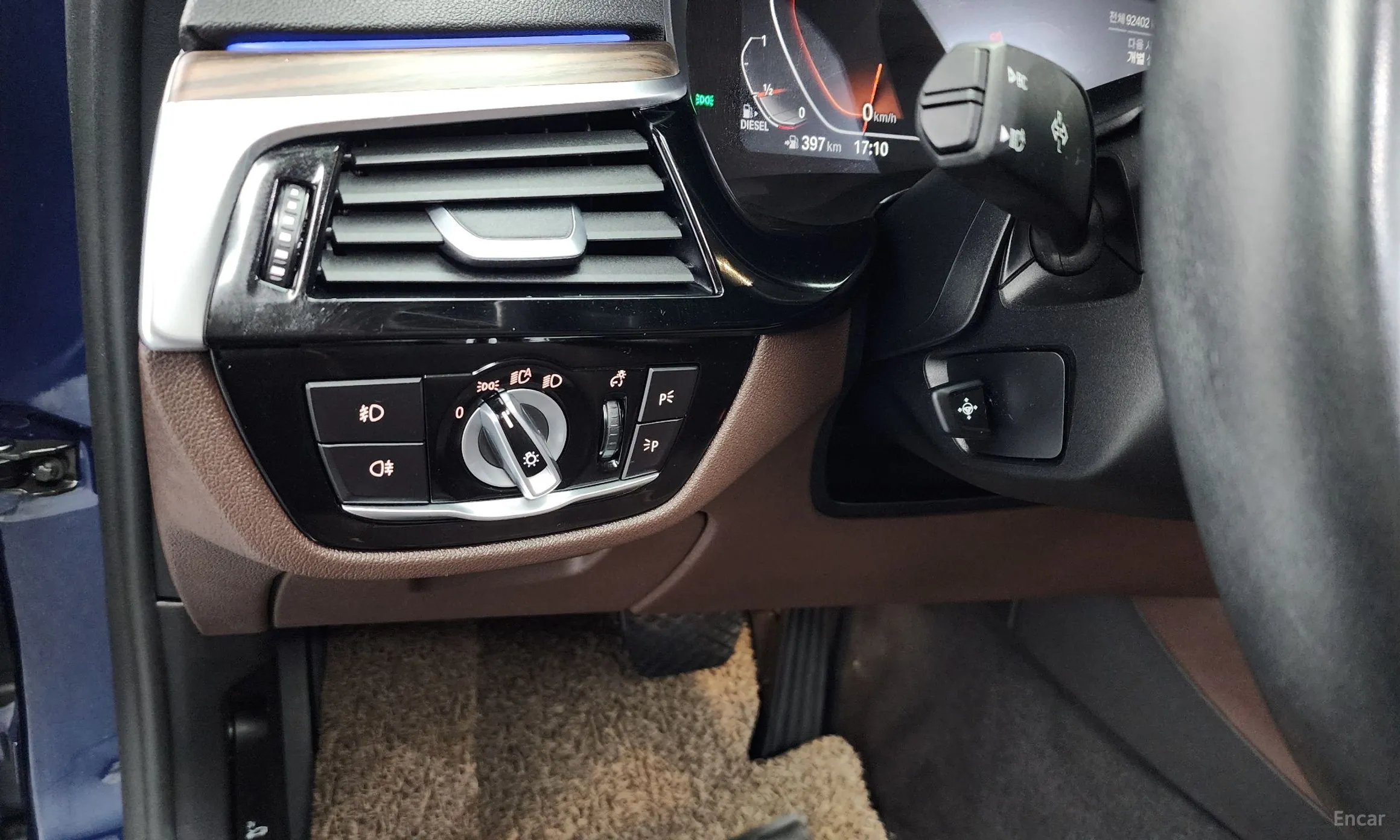 BMW 5 Series (G30) превью 18