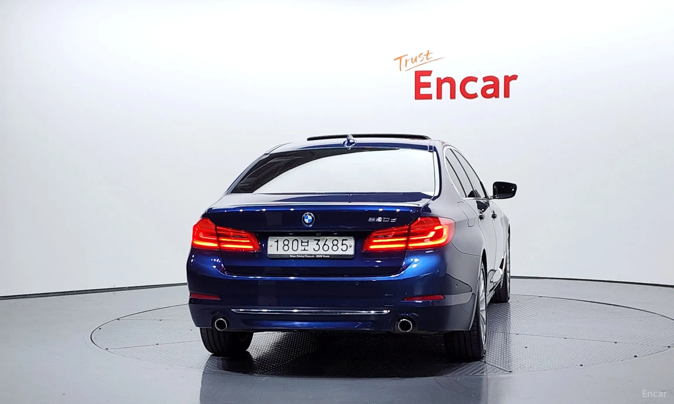 BMW 5 Series (G30) превью 4