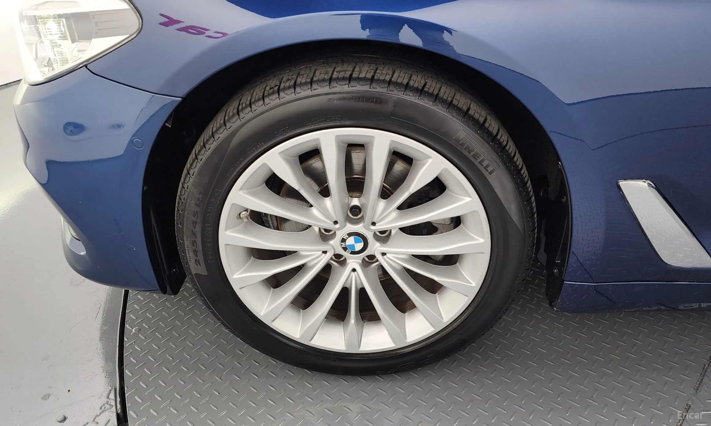 BMW 5 Series (G30) превью 5