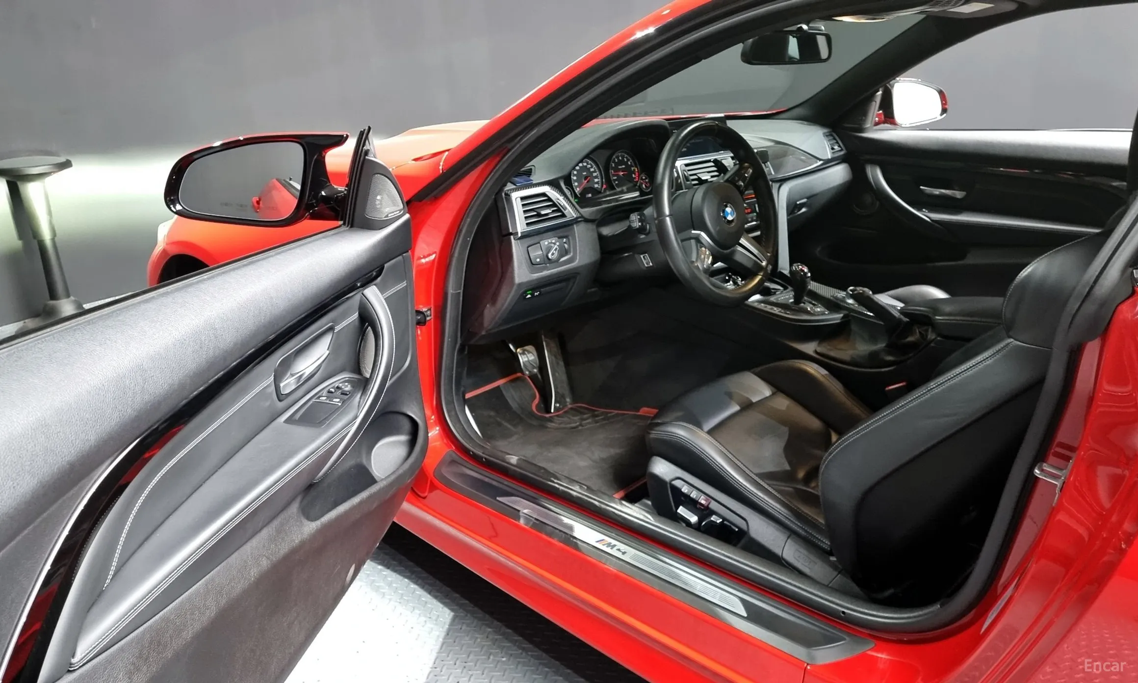 BMW M4 (F82) превью 10