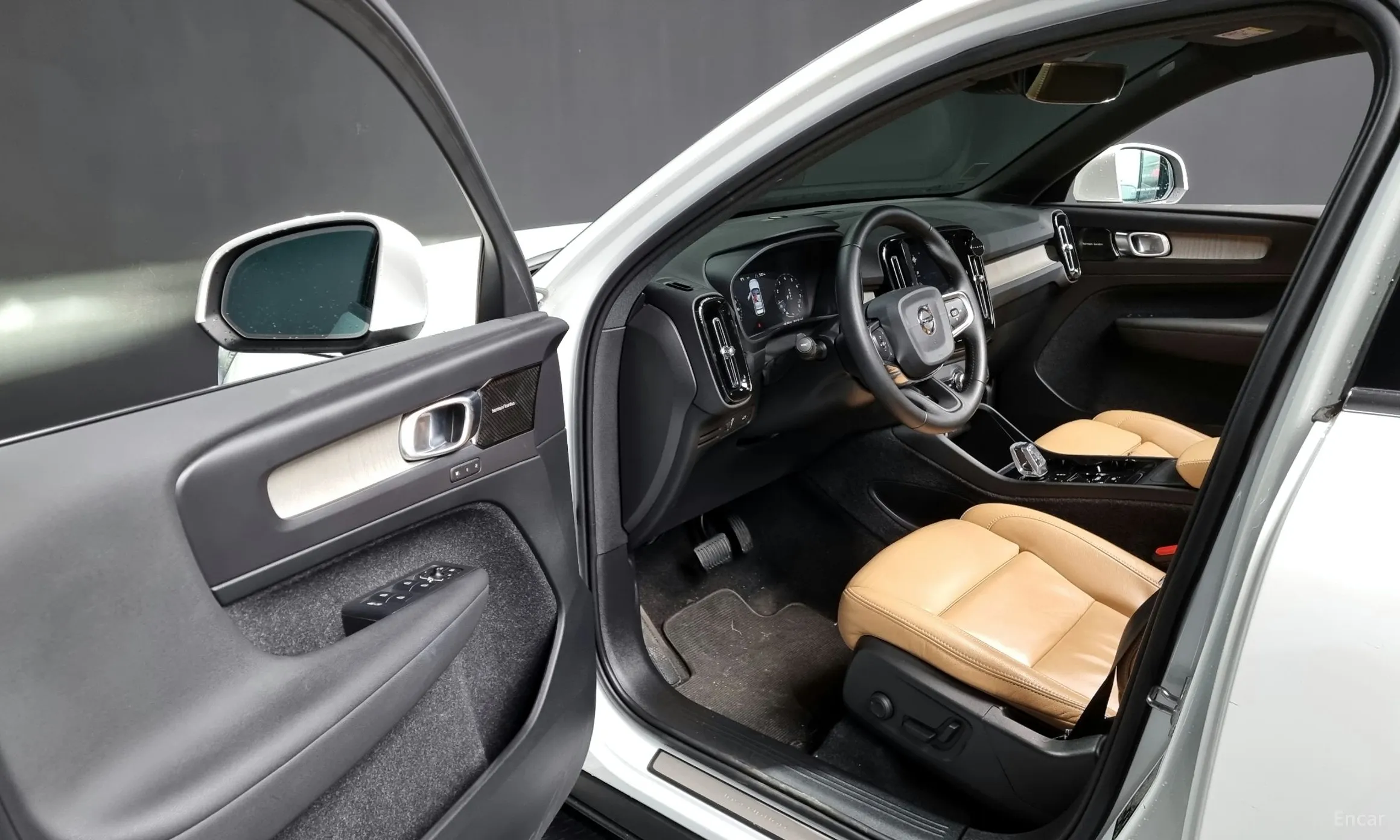 Volvo XC40 превью 10