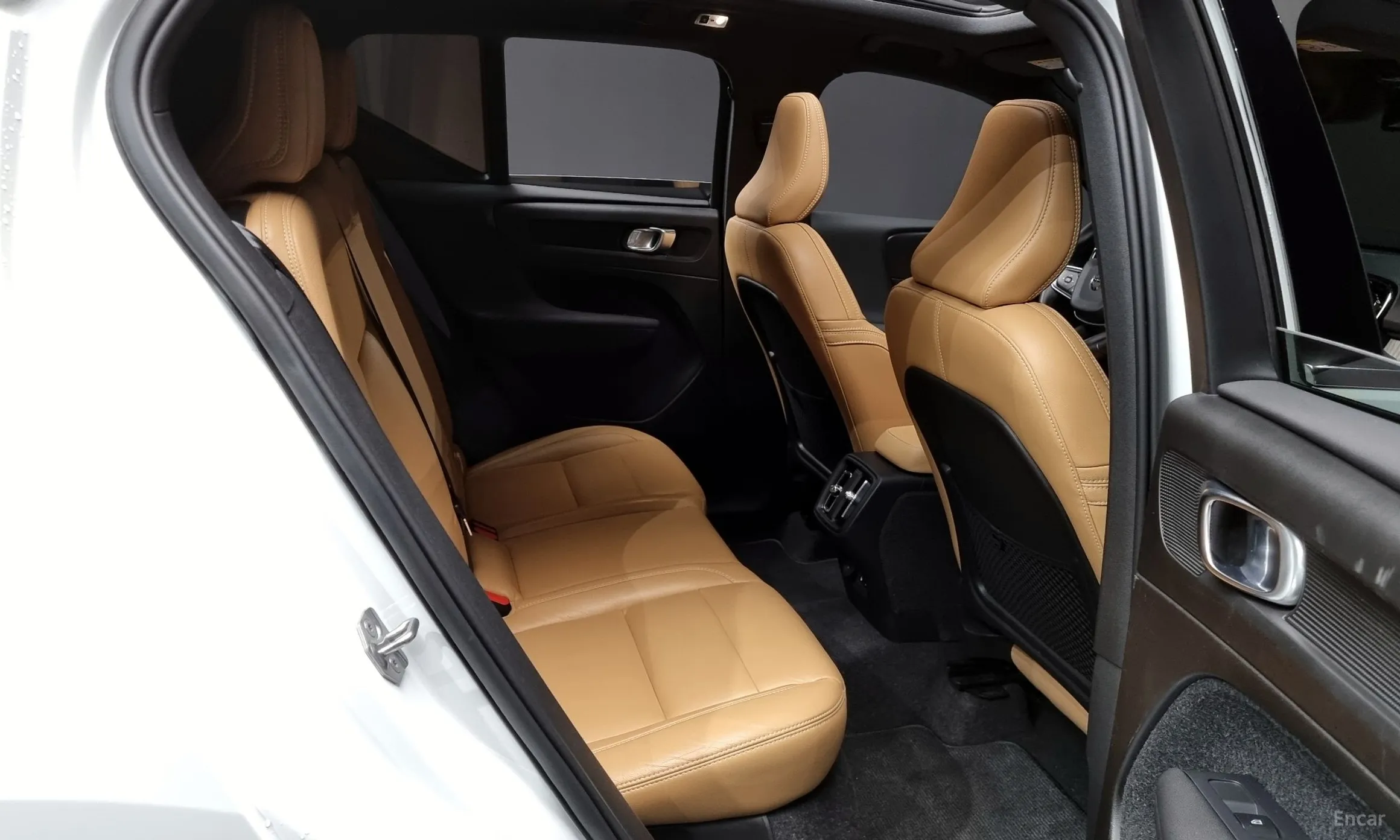Volvo XC40 превью 12