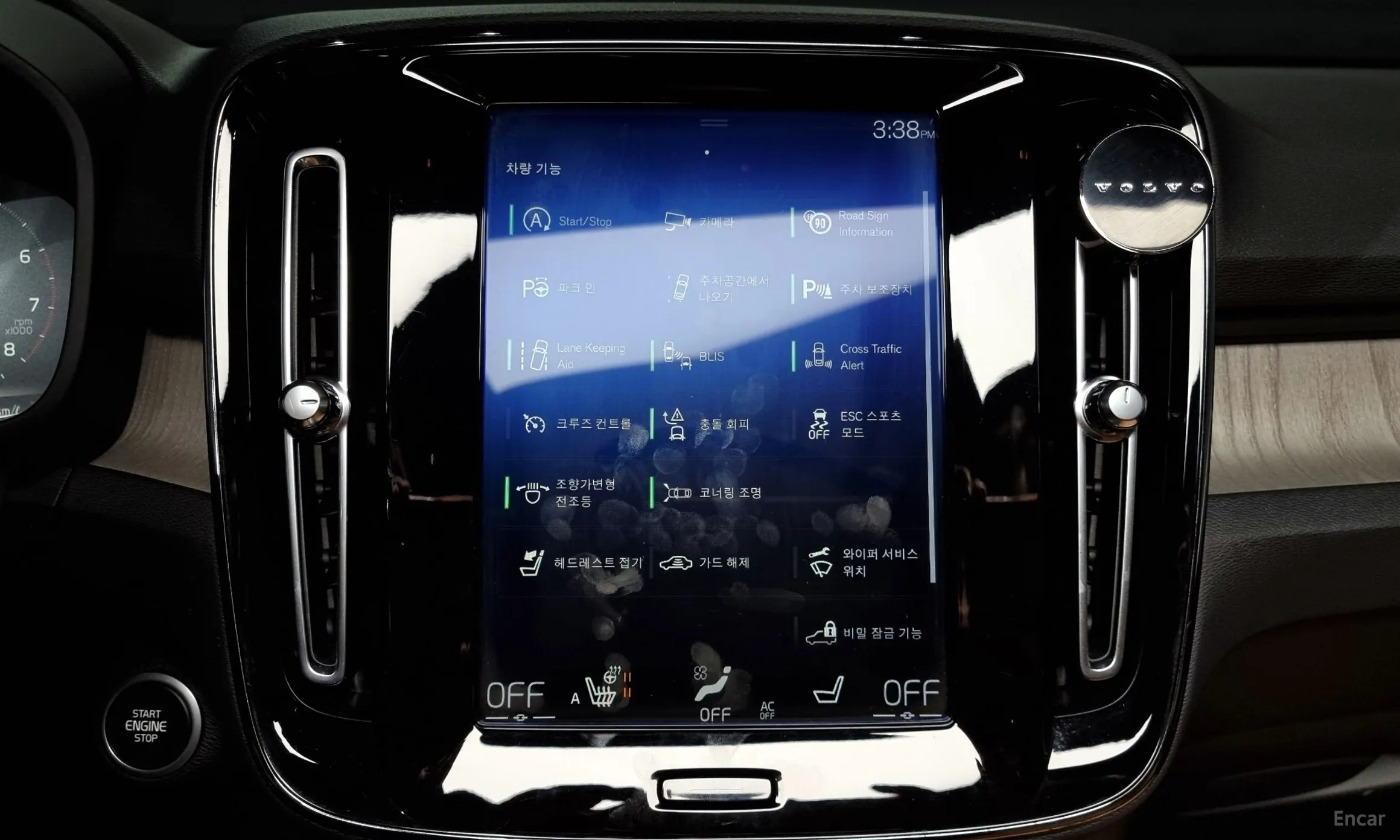 Volvo XC40 превью 16