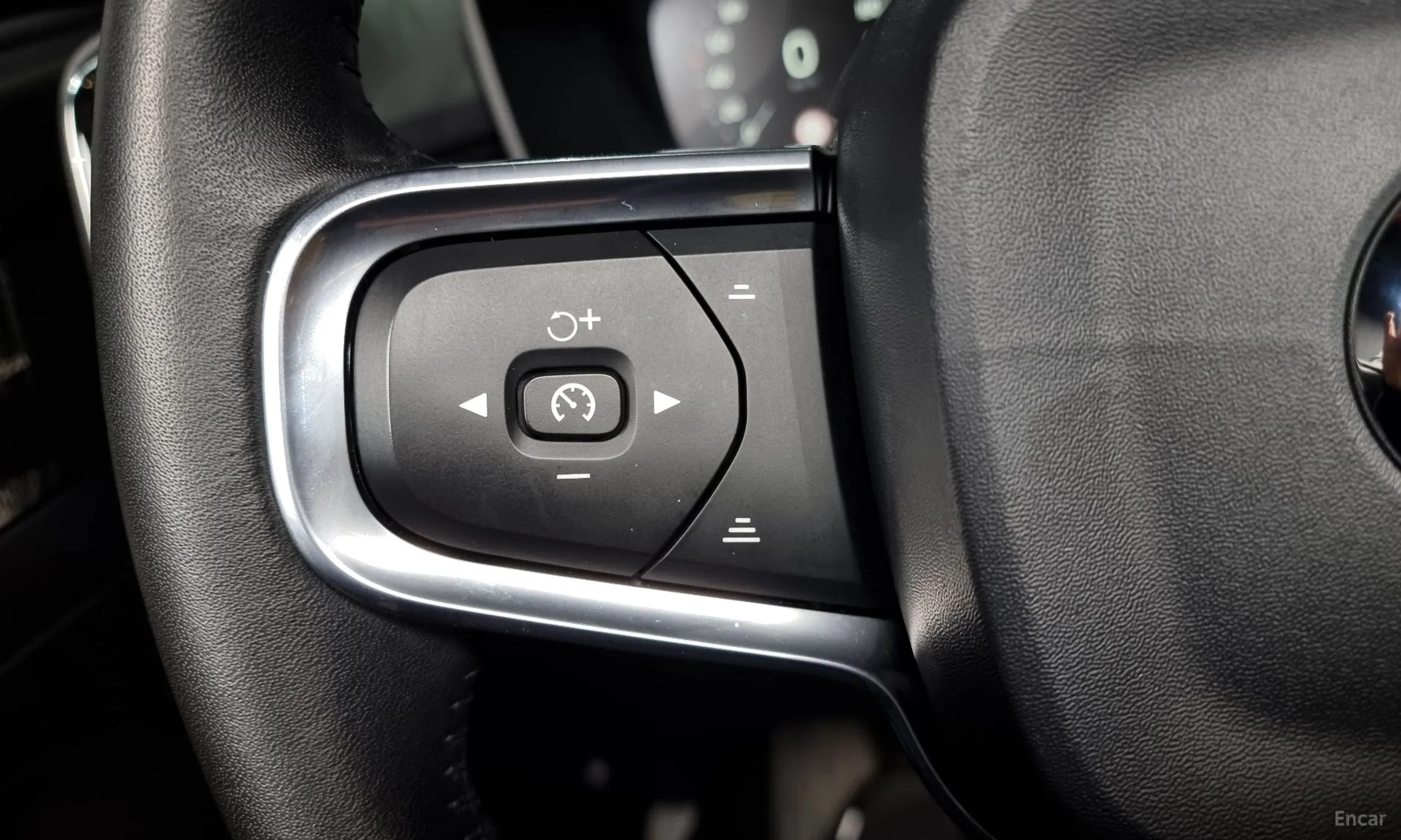 Volvo XC40 превью 17