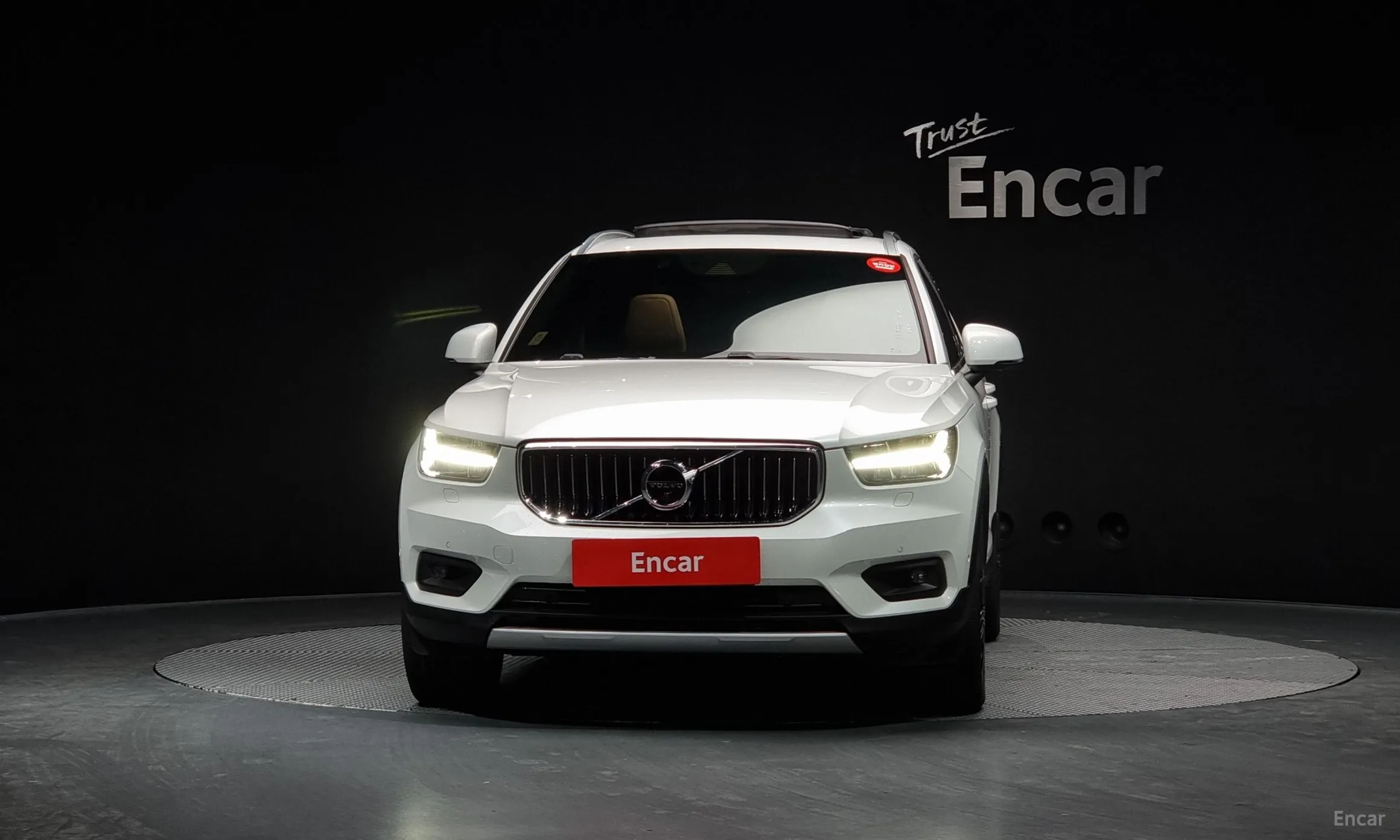 Volvo XC40 превью 3
